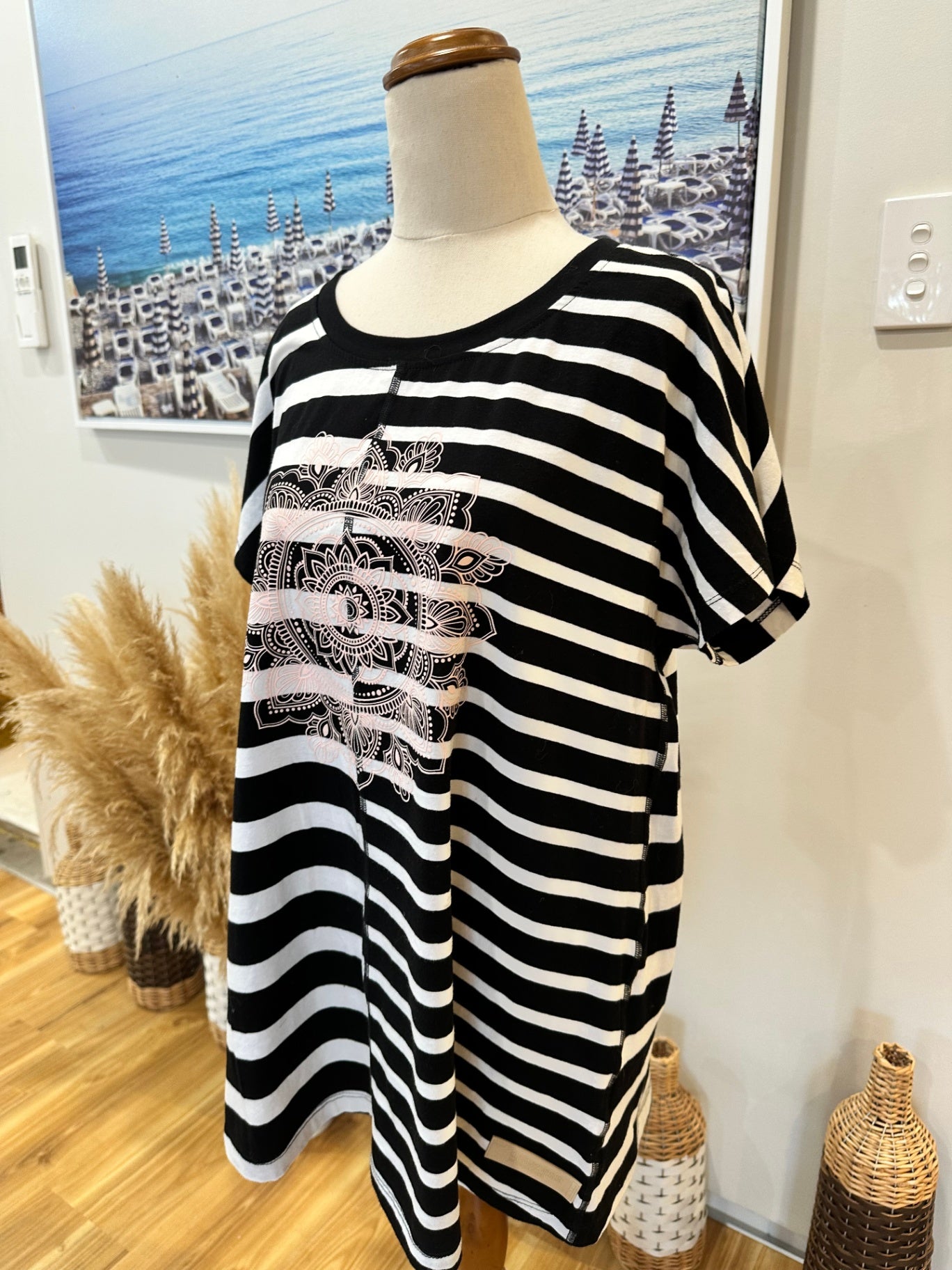 [SALE] Taking Shape - Top - Large - Black and White