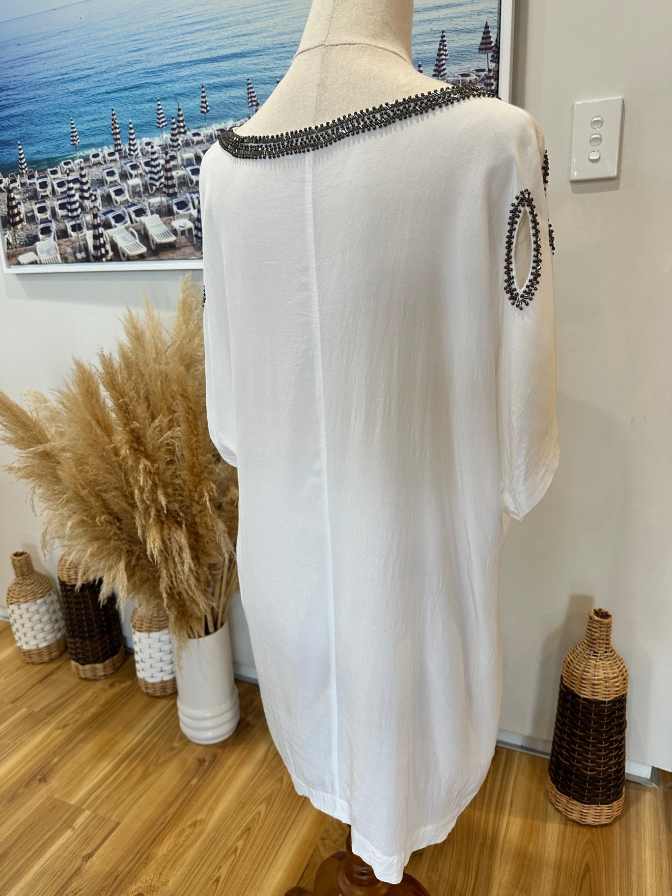 Blouse - Sleeveless w bead feature - Large