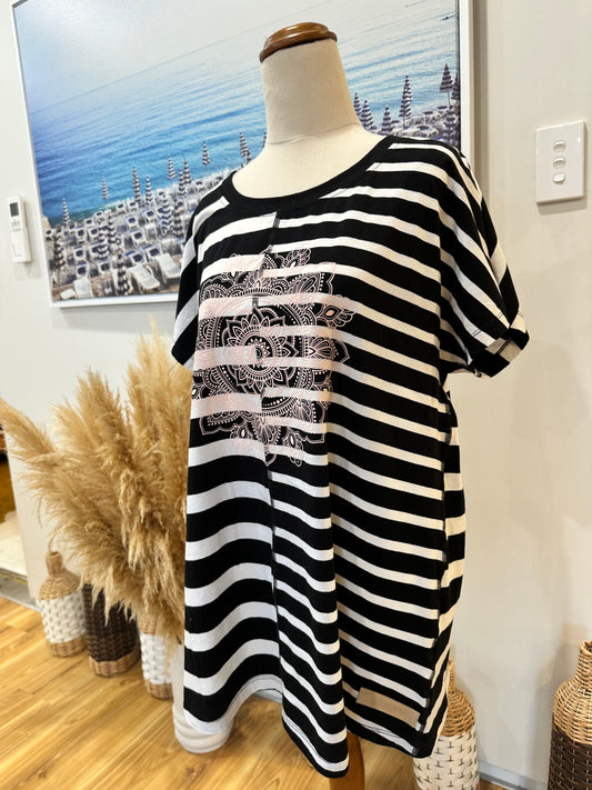 [SALE] Taking Shape - Top - Large - Black and White