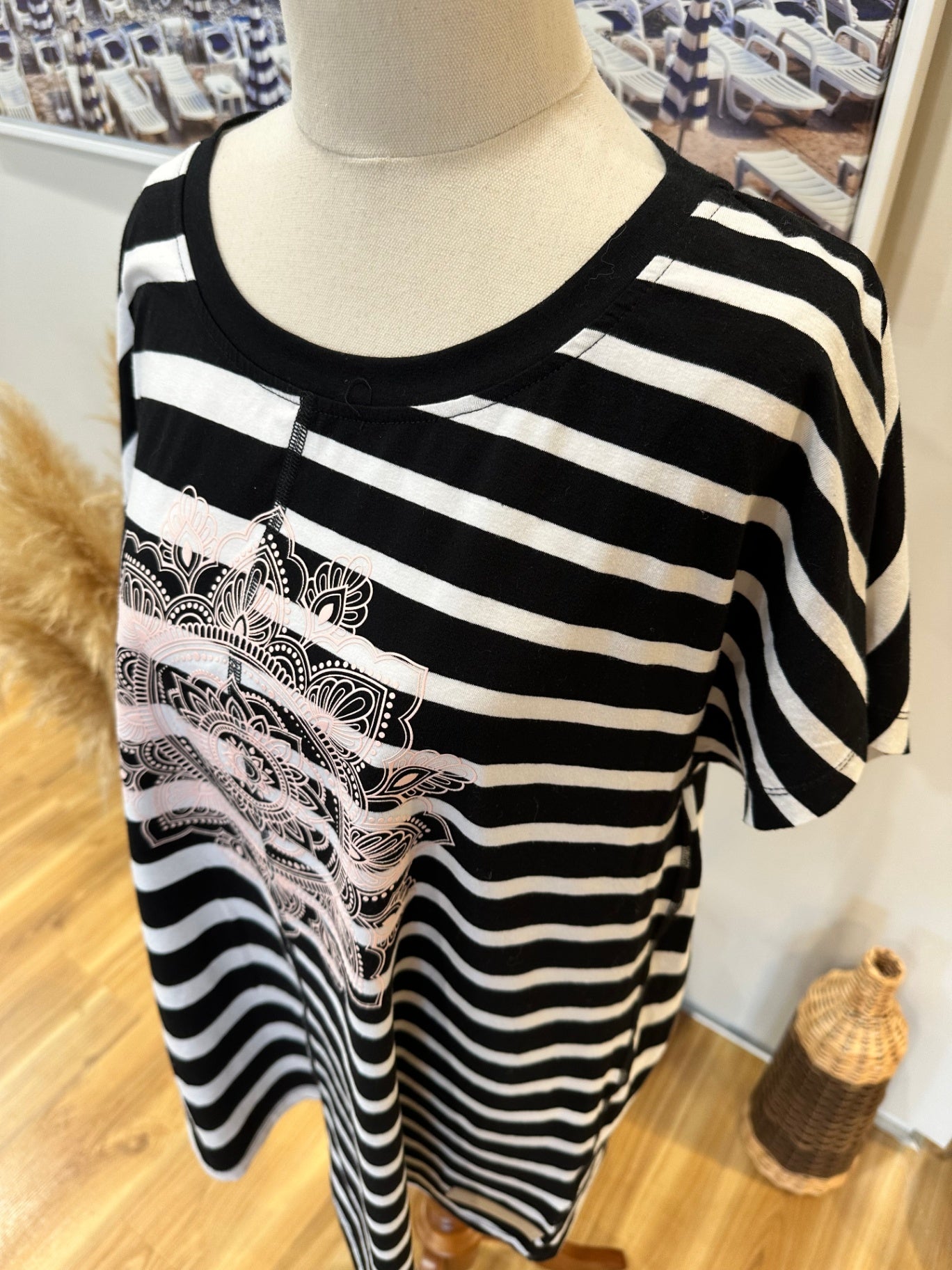 [SALE] Taking Shape - Top - Large - Black and White