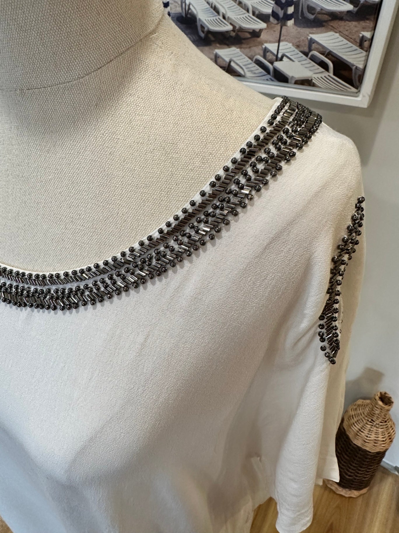 Blouse - Sleeveless w bead feature - Large