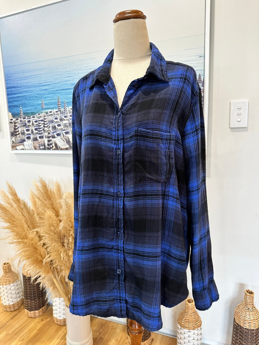American Outfitters - Flannel Shirt - Medium Blue and black