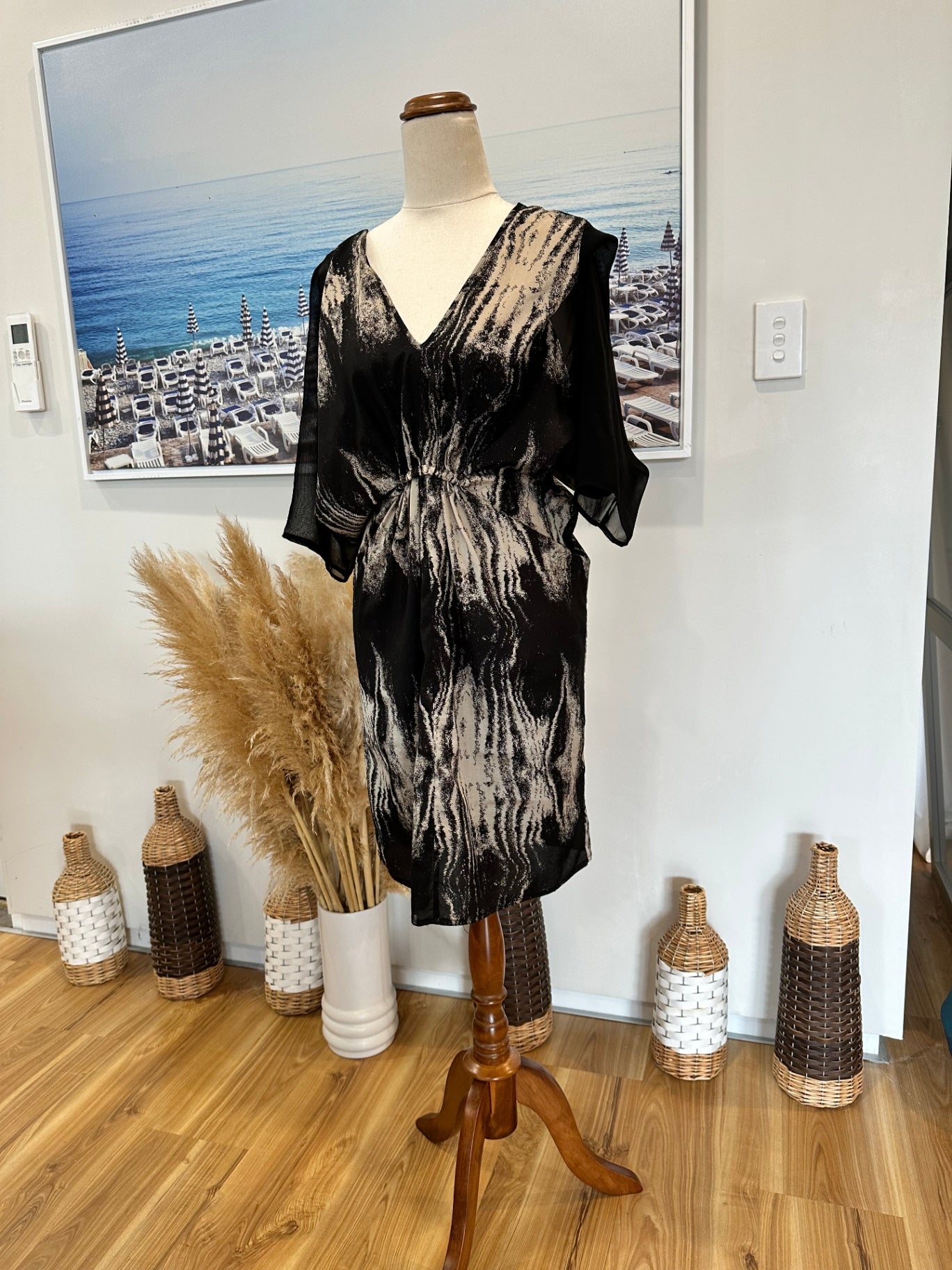 [SALE] Max Dress - Batwing style - Size 10 - Black and beige