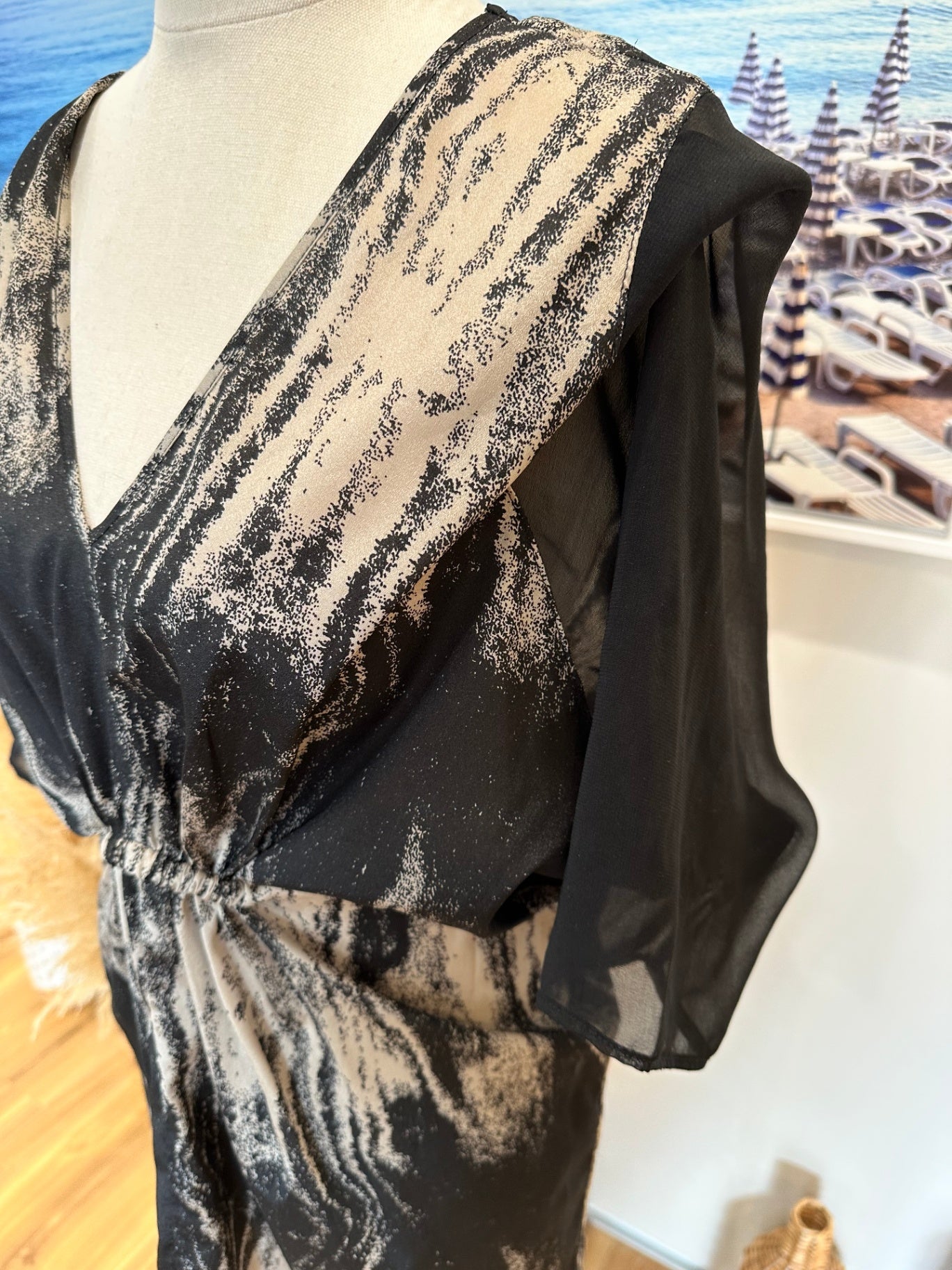[SALE] Max Dress - Batwing style - Size 10 - Black and beige