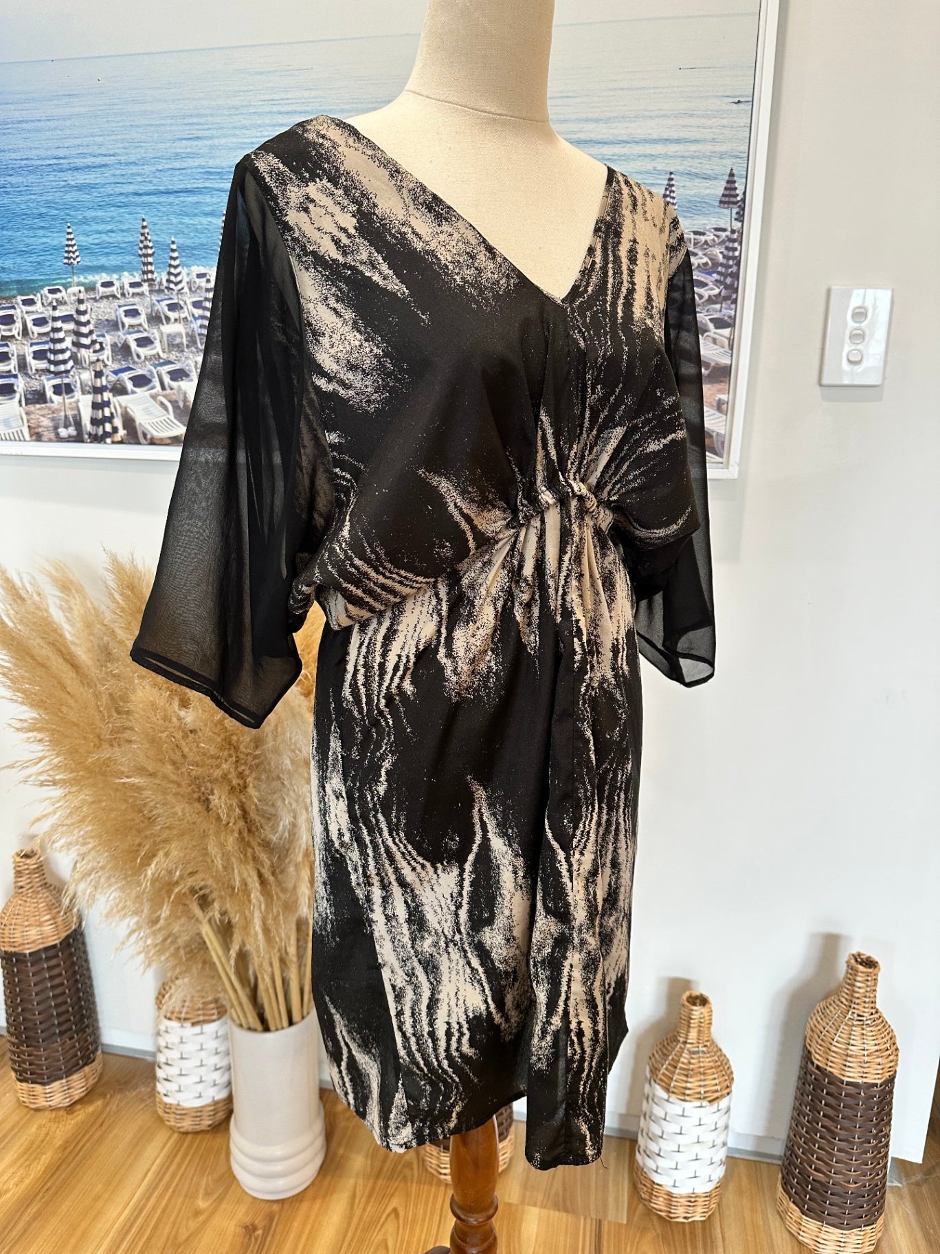 [SALE] Max Dress - Batwing style - Size 10 - Black and beige