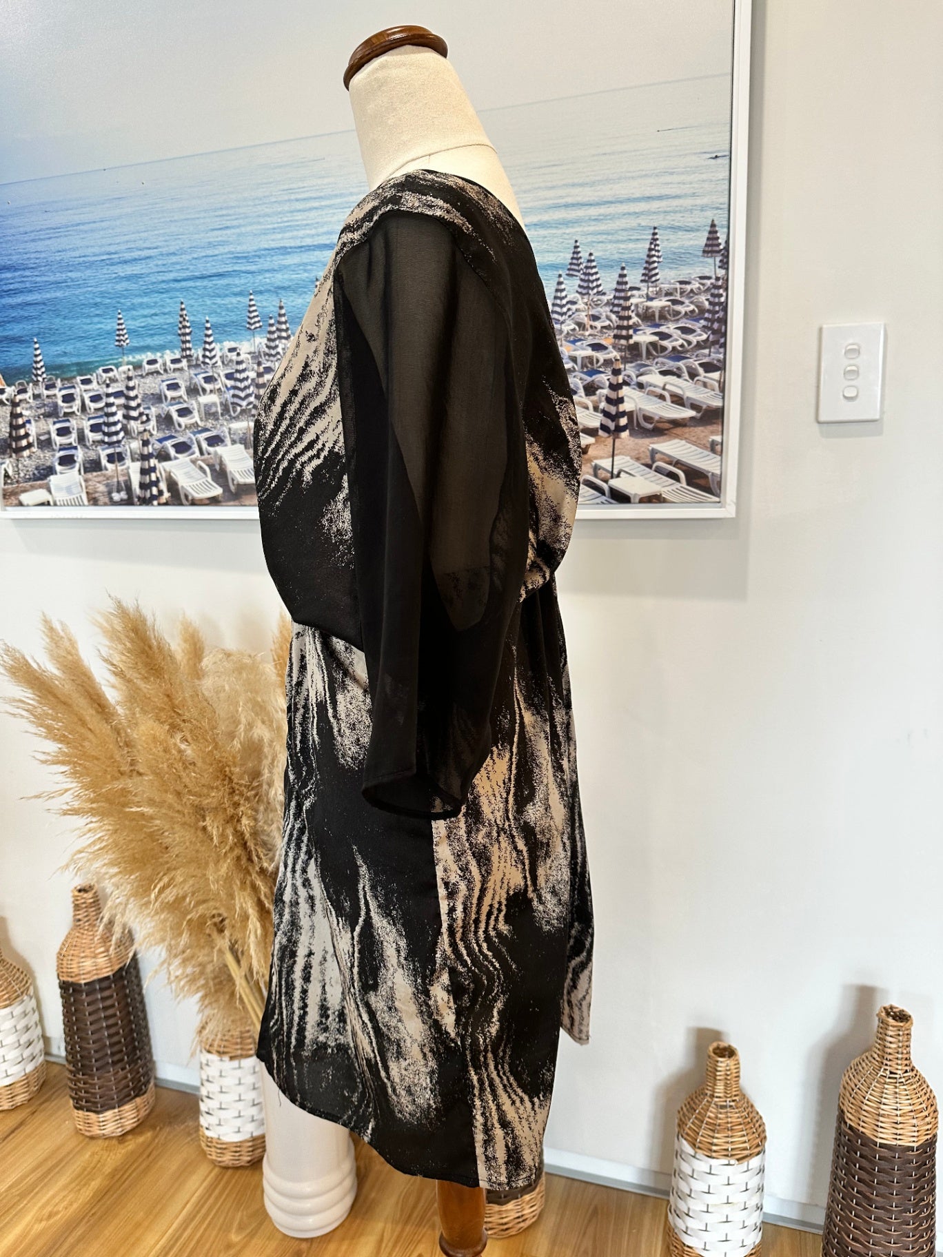 [SALE] Max Dress - Batwing style - Size 10 - Black and beige