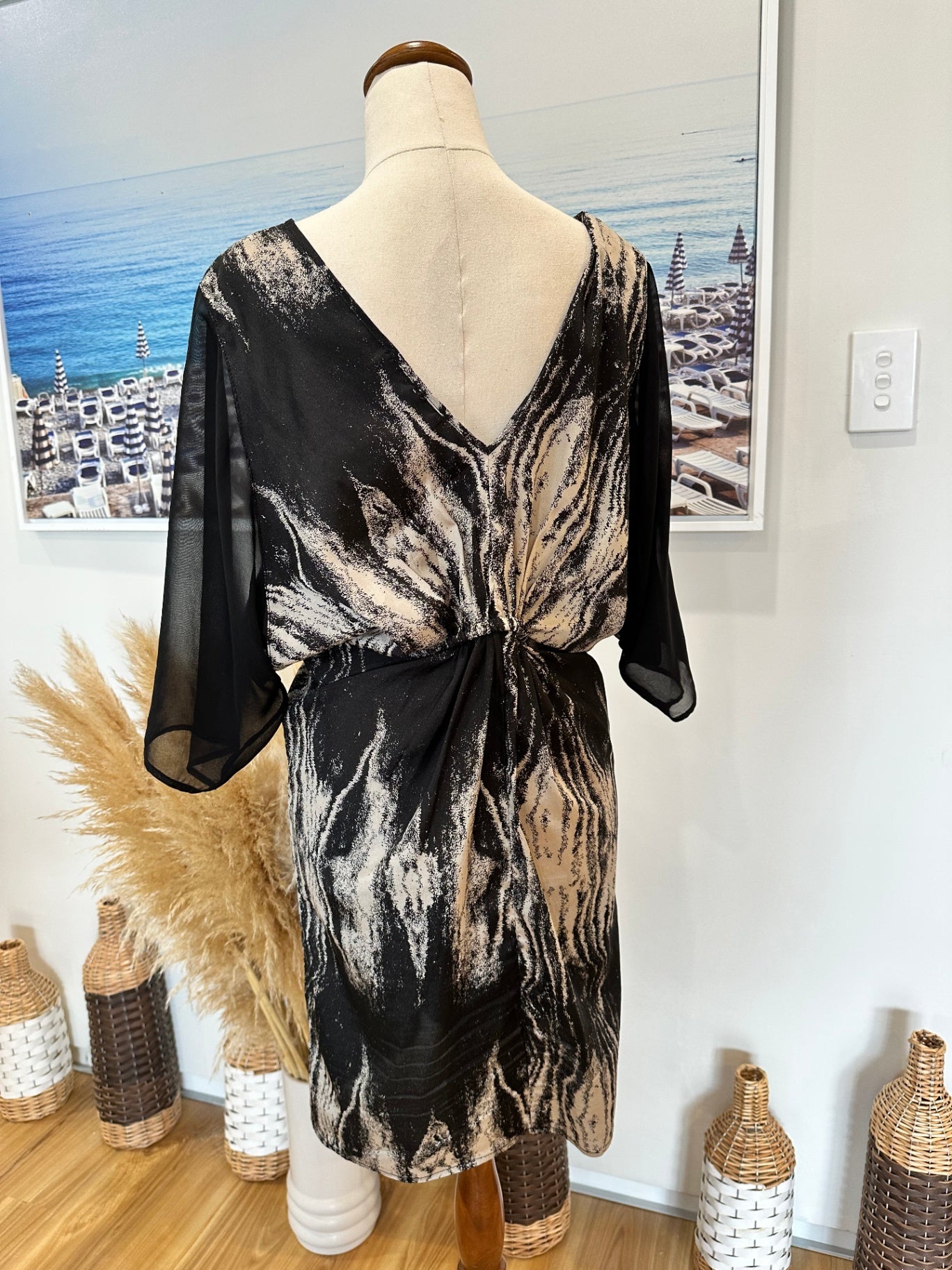 [SALE] Max Dress - Batwing style - Size 10 - Black and beige