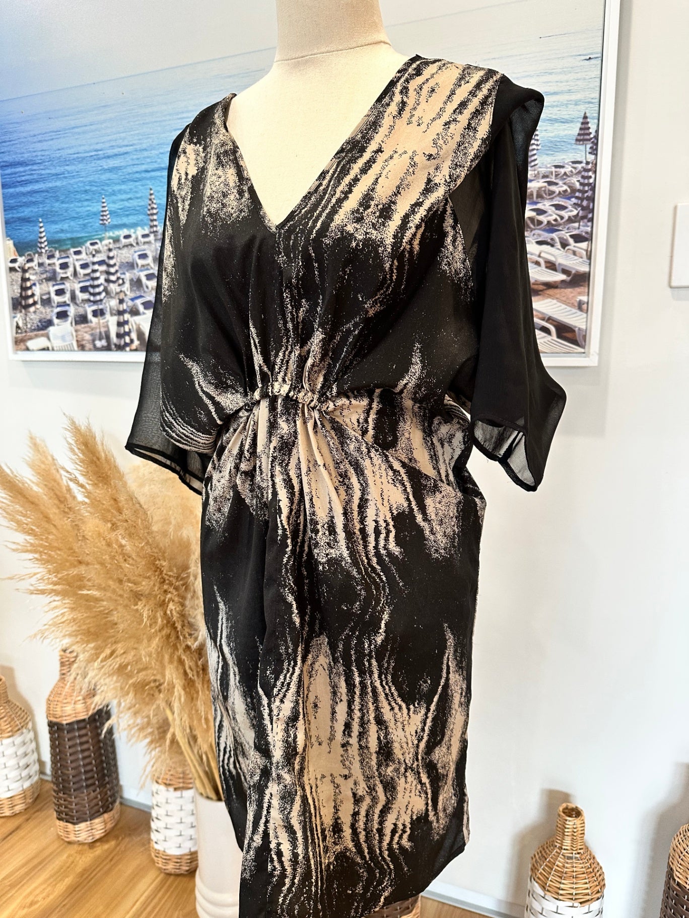 [SALE] Max Dress - Batwing style - Size 10 - Black and beige