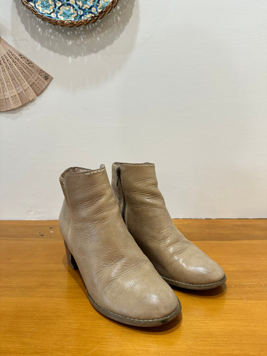Django & Juliet Ankle Boots - Size 38 - Beige / Cream