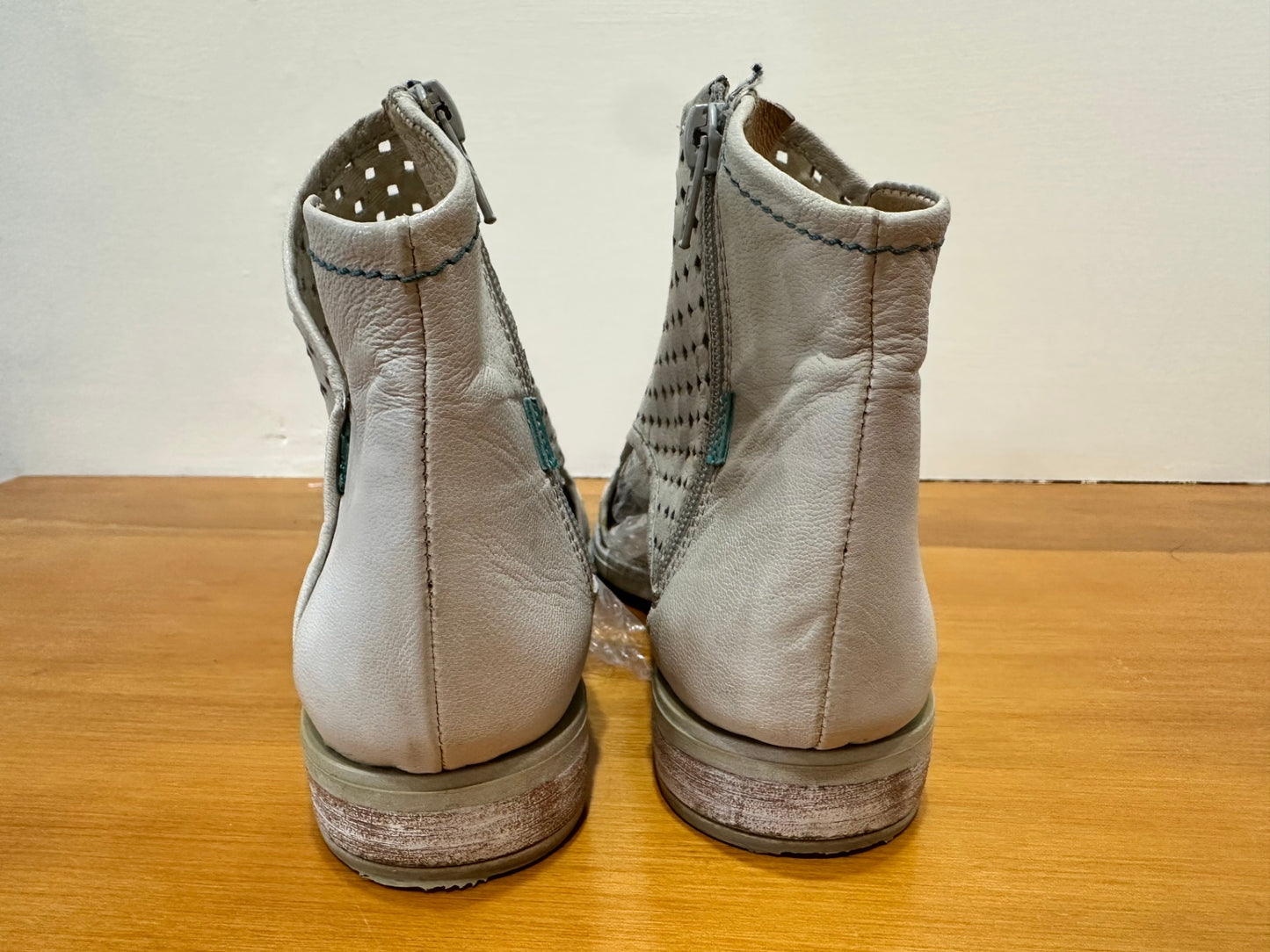 [SALE] Pinto Di Blu - Summer Ankle Boots - Size 38 - Beige