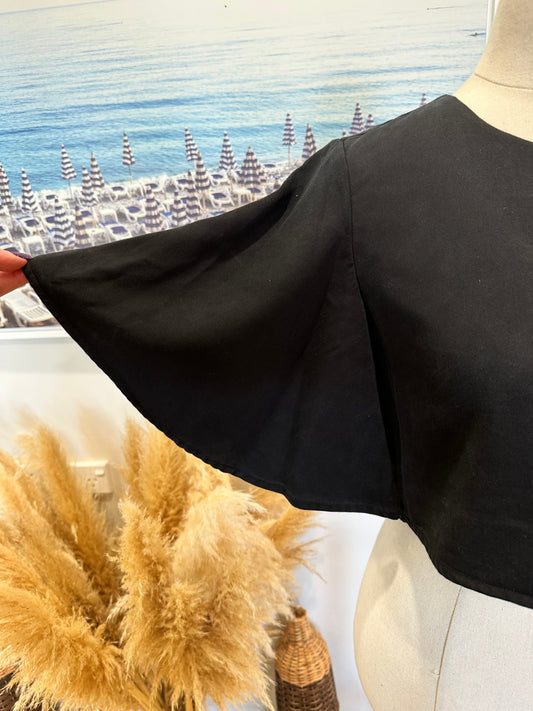 Country Road - Cropped Top w flowy sleeves - Size 10 - Black