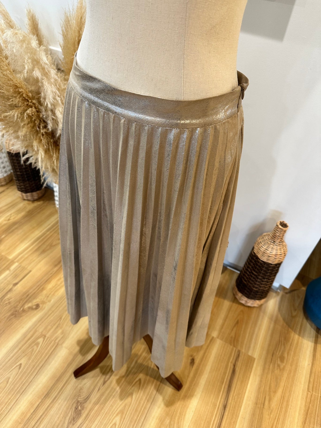Zara - Pleated Skirt - Gold - Size Small