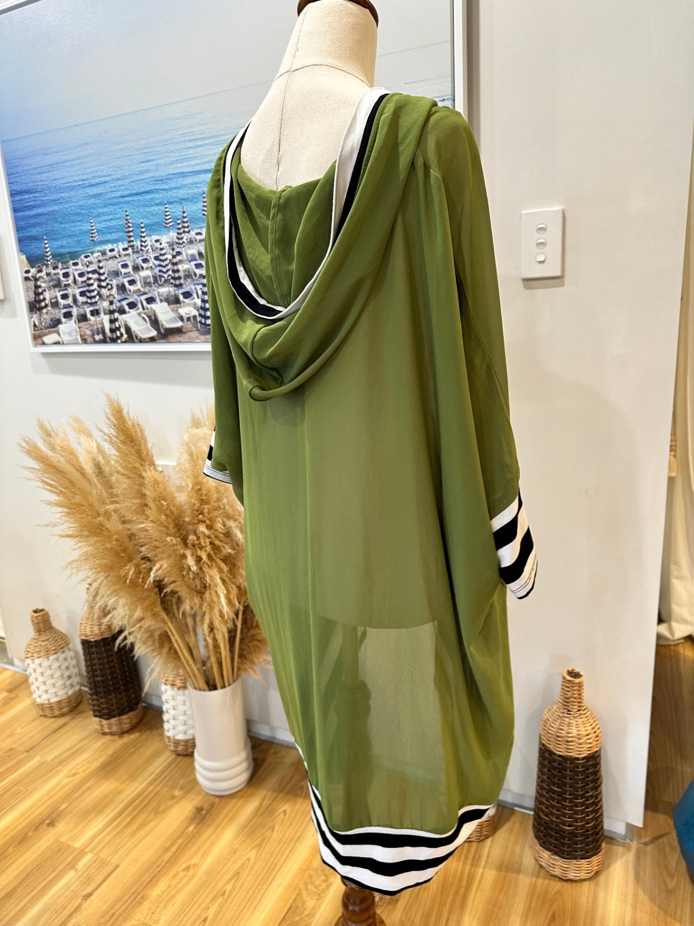 Pretty Basics by Taking Shape - Lightweight Hooded Top - Extra Large - Green
