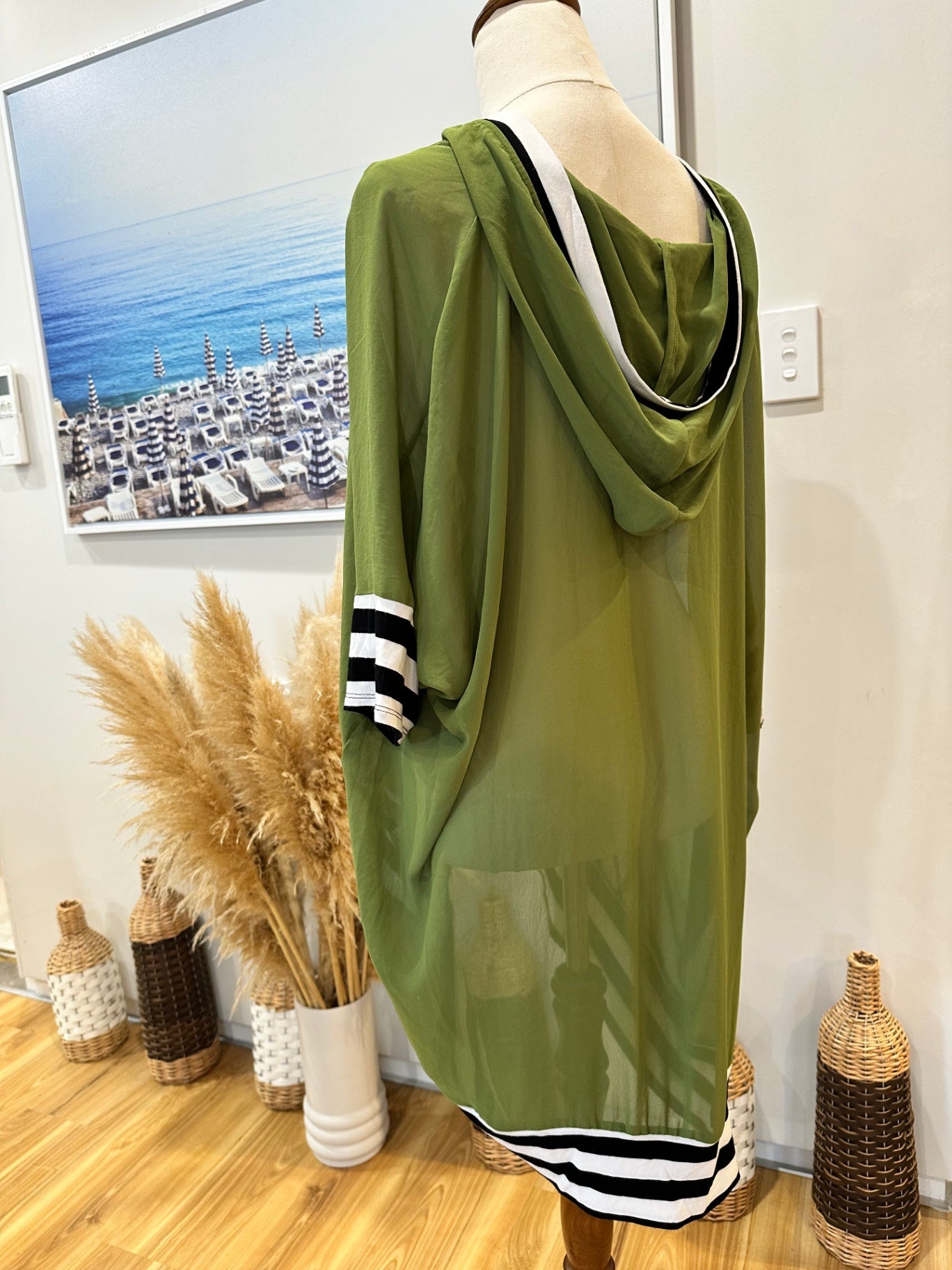 Pretty Basics by Taking Shape - Lightweight Hooded Top - Extra Large - Green