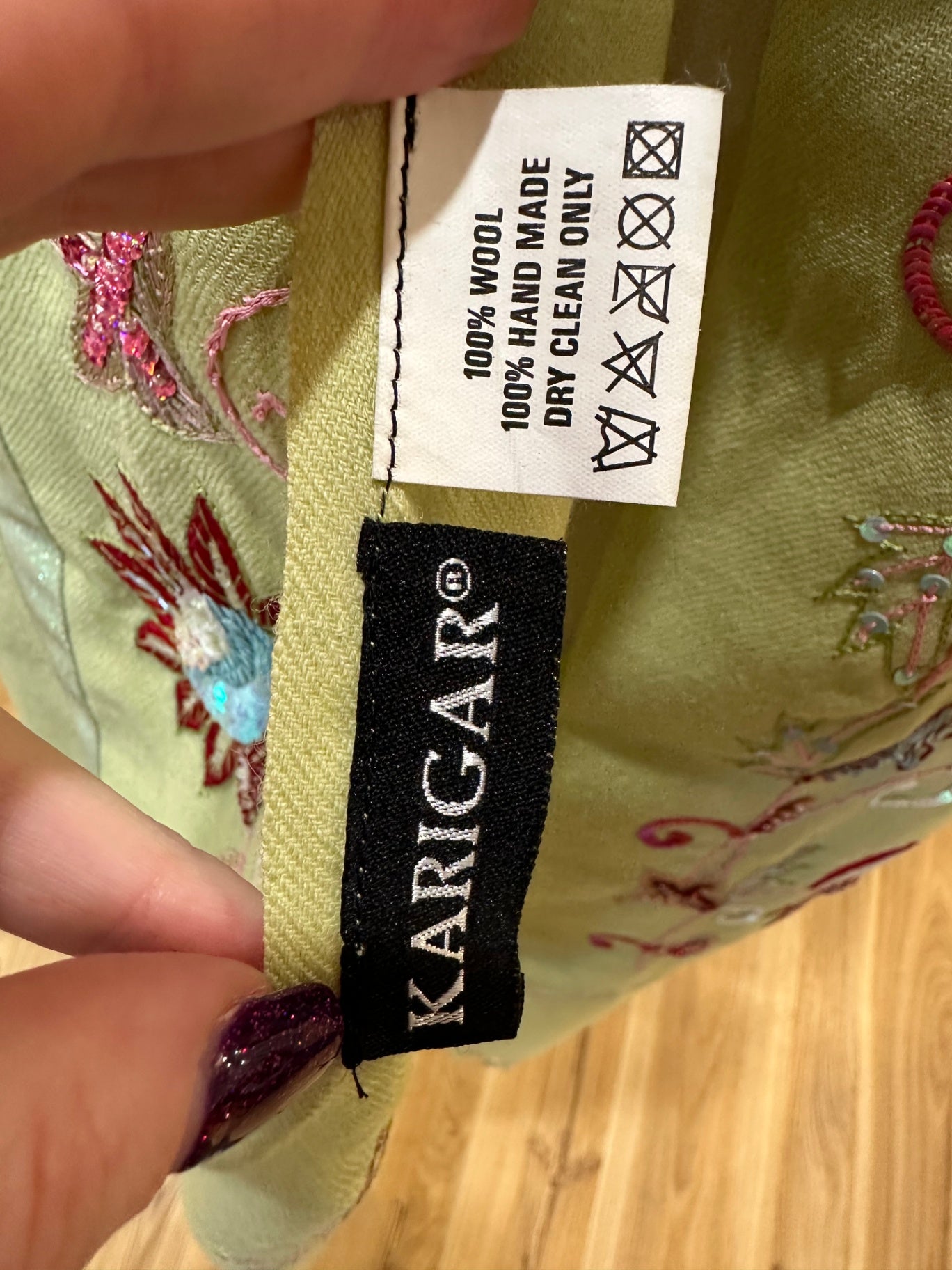 [SALE] Pale green scarf with pink sequins - 100% wool