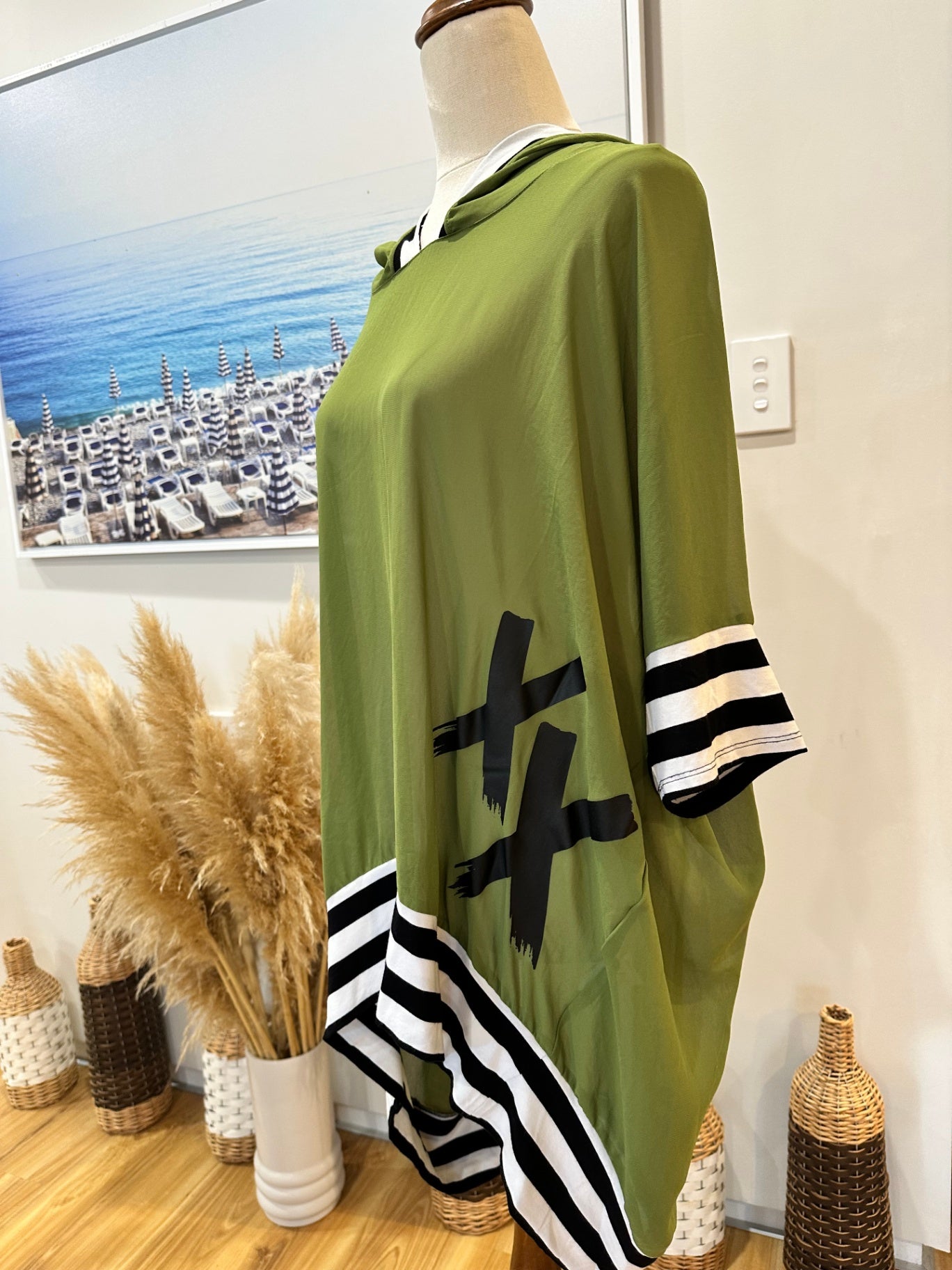 Pretty Basics by Taking Shape - Lightweight Hooded Top - Extra Large - Green