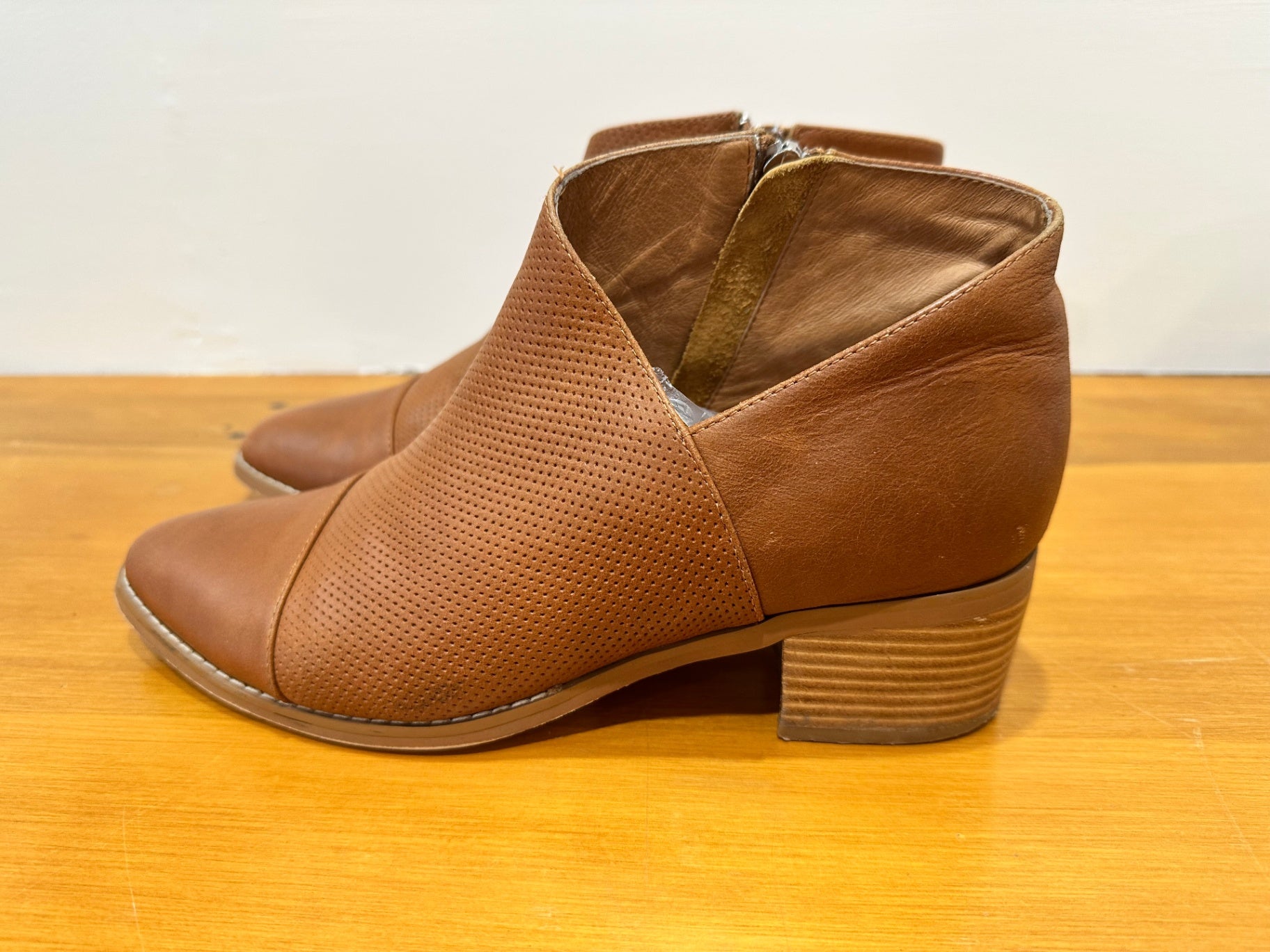 Oli - Ankle Boots - Size 10 - Tan Brown