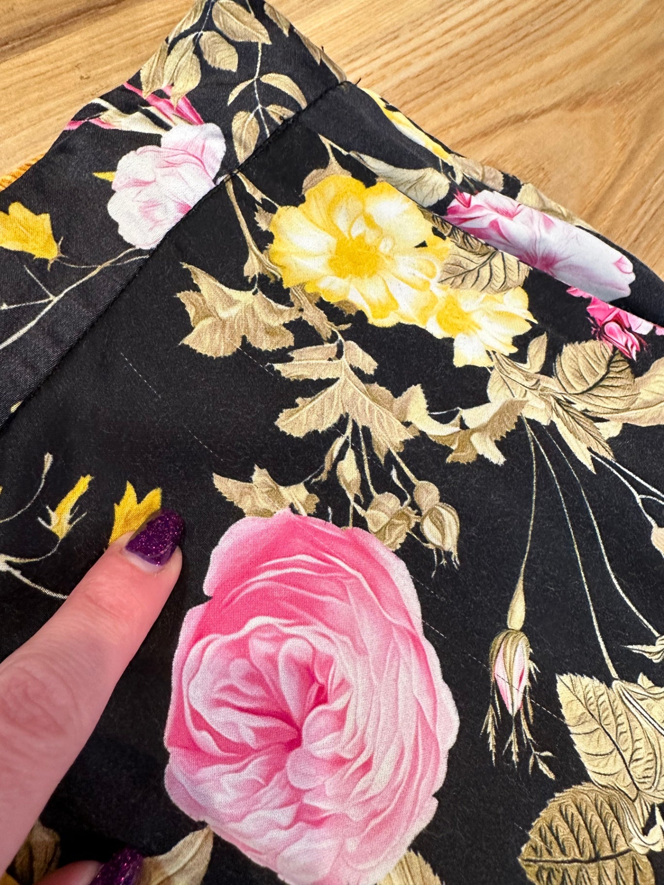 Decjuba - Wide Leg Pants - Medium - Black w Floral Print [Some pulls]