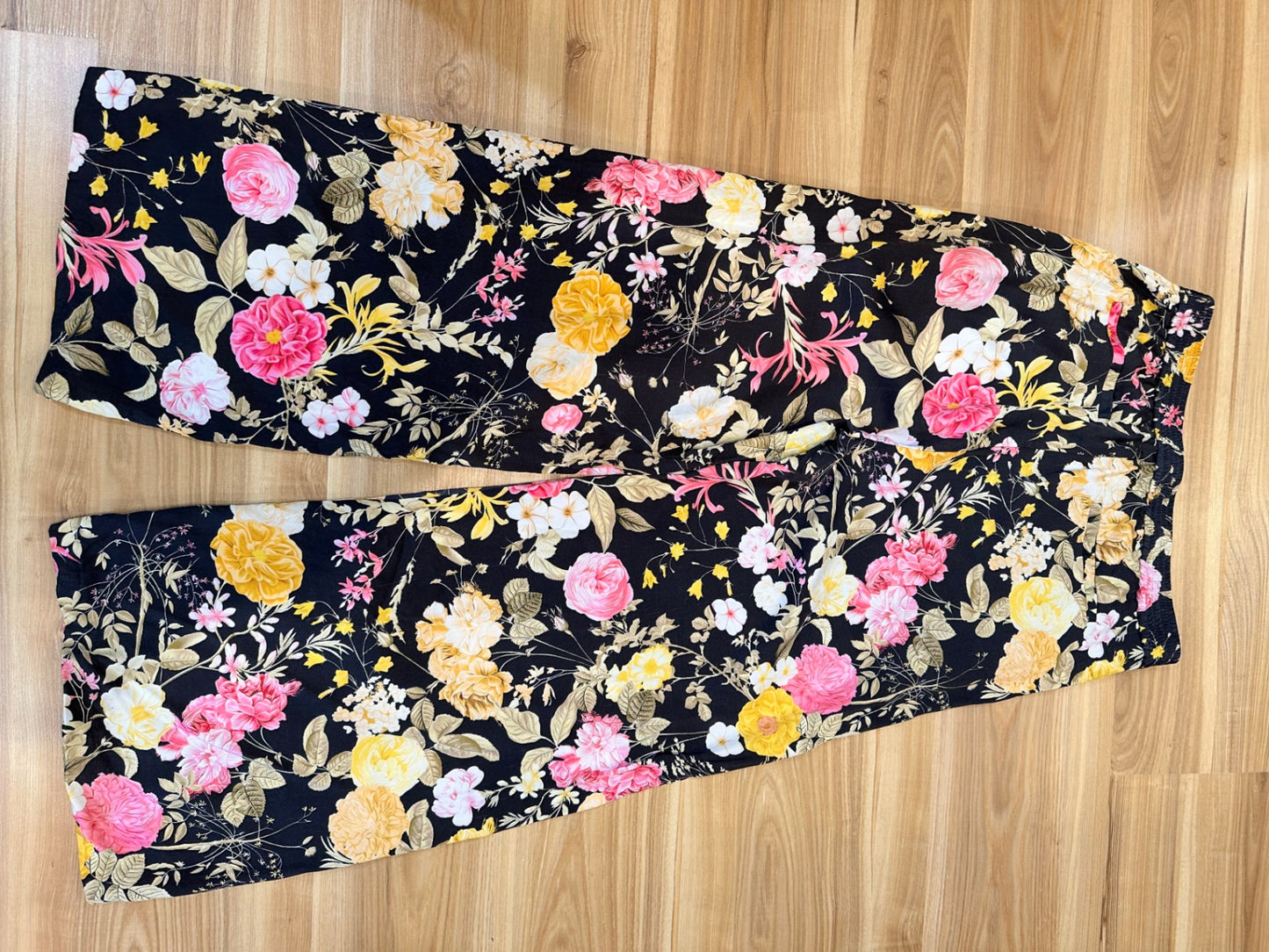 Decjuba - Wide Leg Pants - Medium - Black w Floral Print [Some pulls]