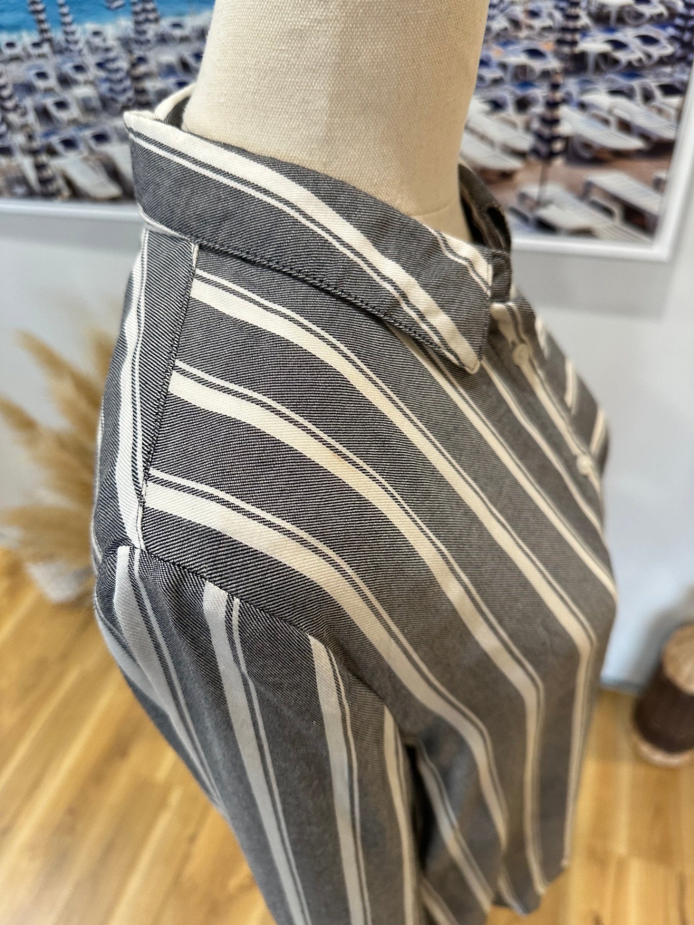 [SALE] Lee Shirt - Size Small - Grey & White Stripes