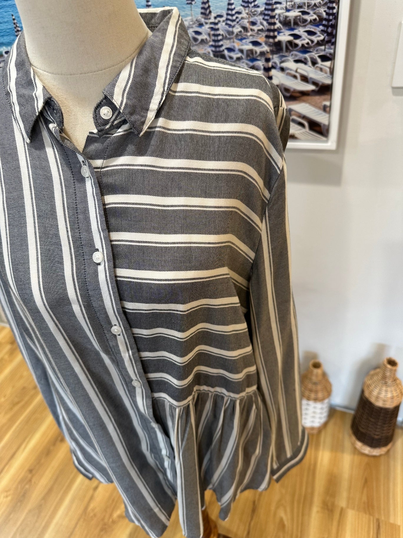 [SALE] Lee Shirt - Size Small - Grey & White Stripes