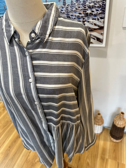 [SALE] Lee Shirt - Size Small - Grey & White Stripes