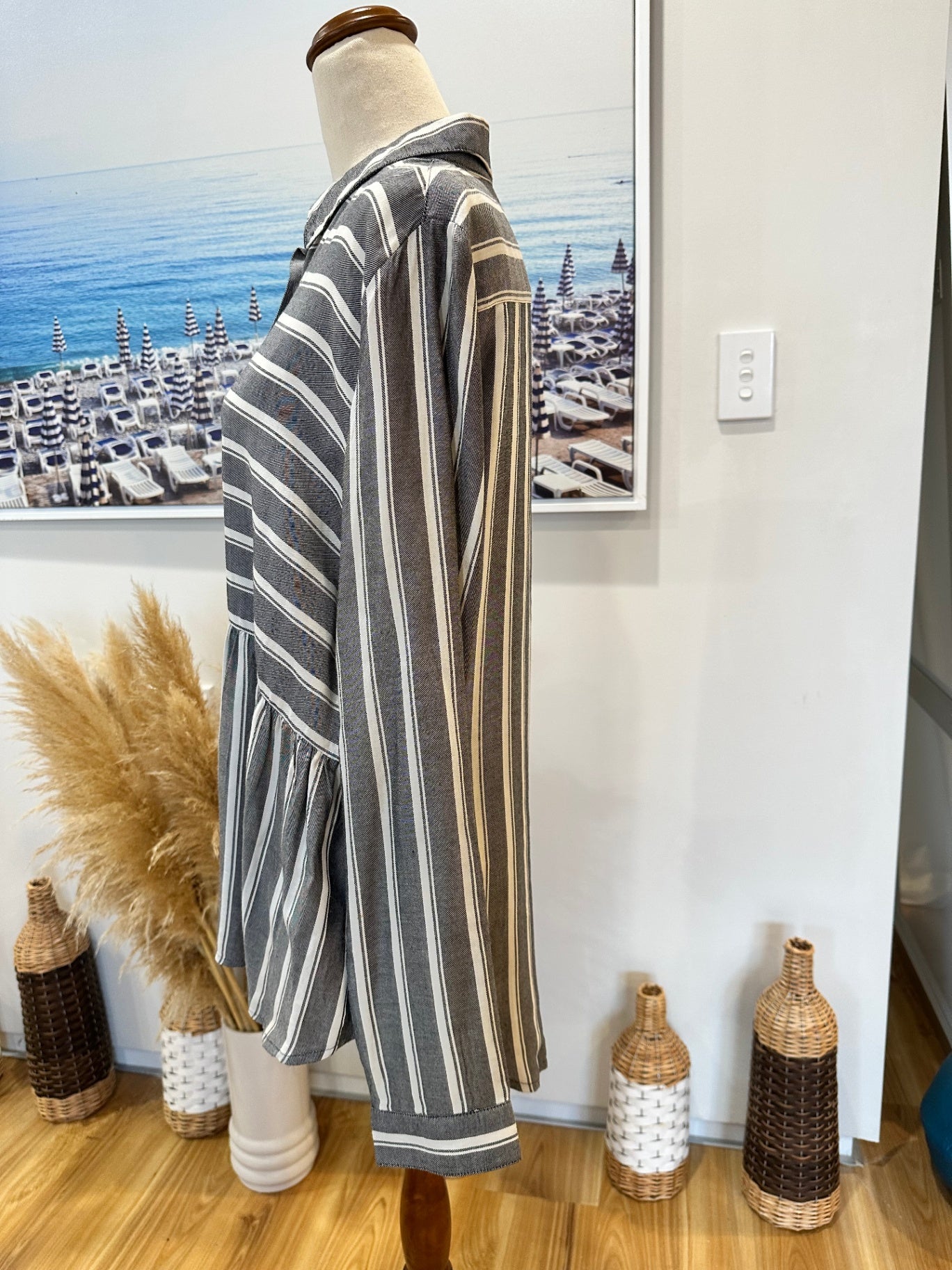 [SALE] Lee Shirt - Size Small - Grey & White Stripes