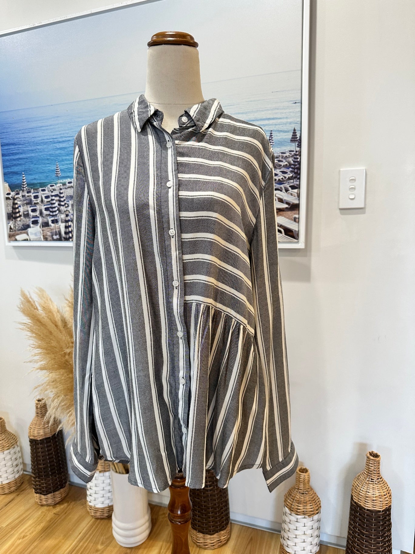 [SALE] Lee Shirt - Size Small - Grey & White Stripes