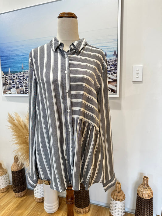 [SALE] Lee Shirt - Size Small - Grey & White Stripes
