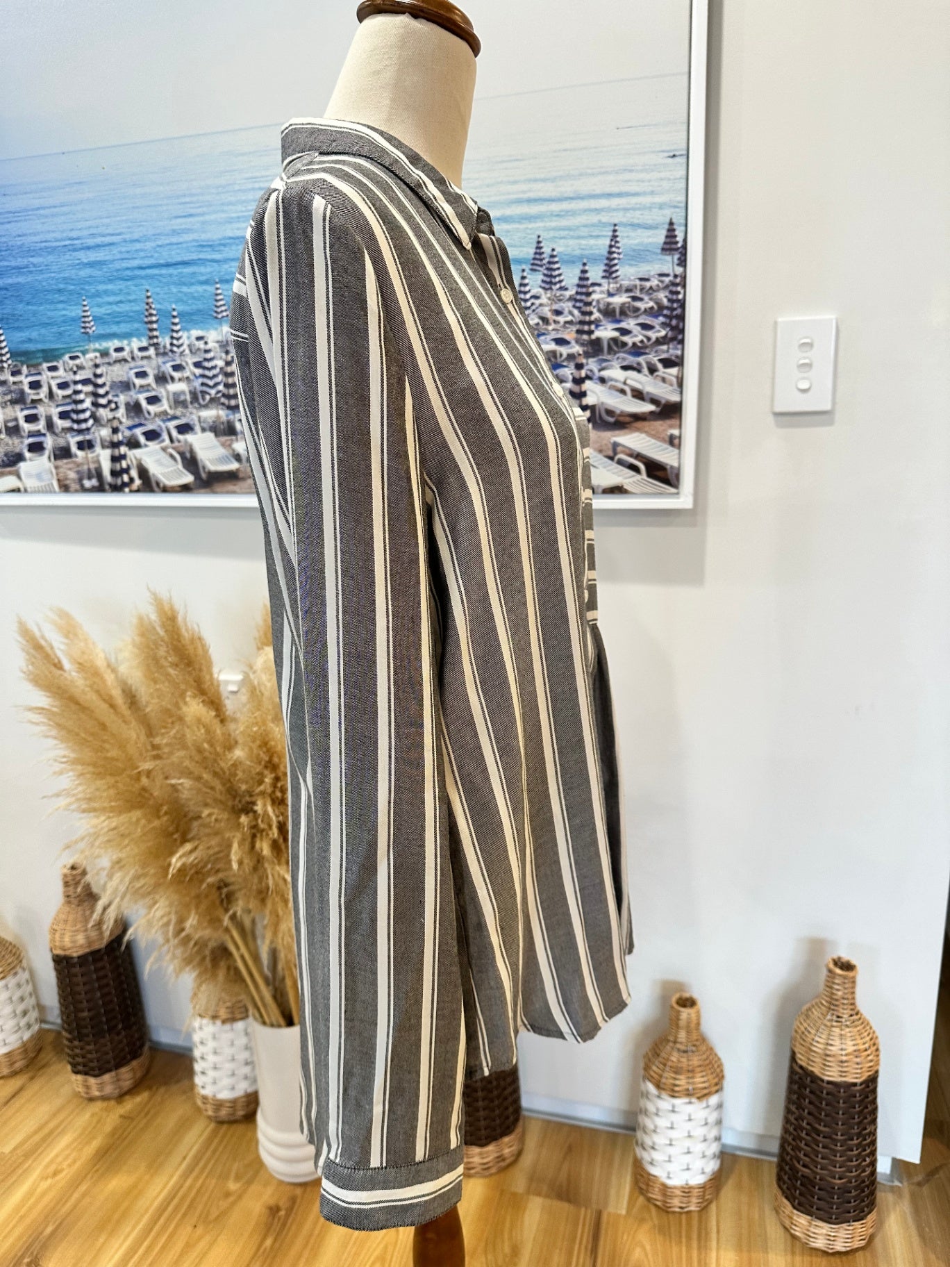 [SALE] Lee Shirt - Size Small - Grey & White Stripes