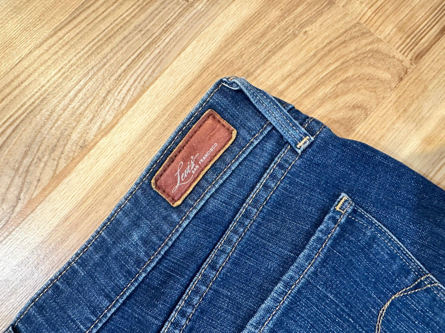 [SALE] Levi's - Demi Curve Jeans - Size 30 - Dark Blue - Straight Leg