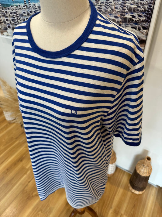 Calvin Klein - T-Shirt - Large - Blue and white striped