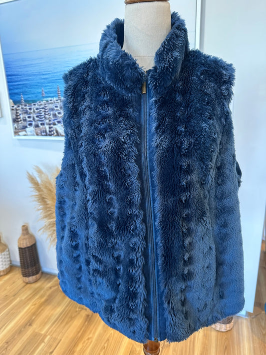 Suzanne Grae - Faux Fur Vest - Large - Blue