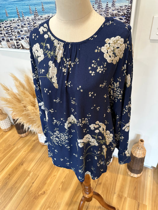 Emerge Blouse - Size 16 - Navy blue with cream floral pattern