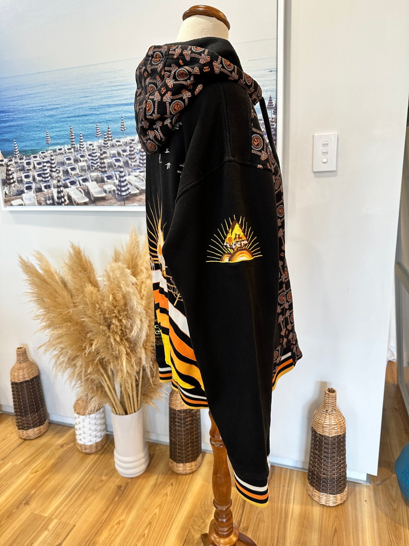 Vintage Y2K Jumper Medium - African Theme w Embroidered Aspects [Pilling evident]