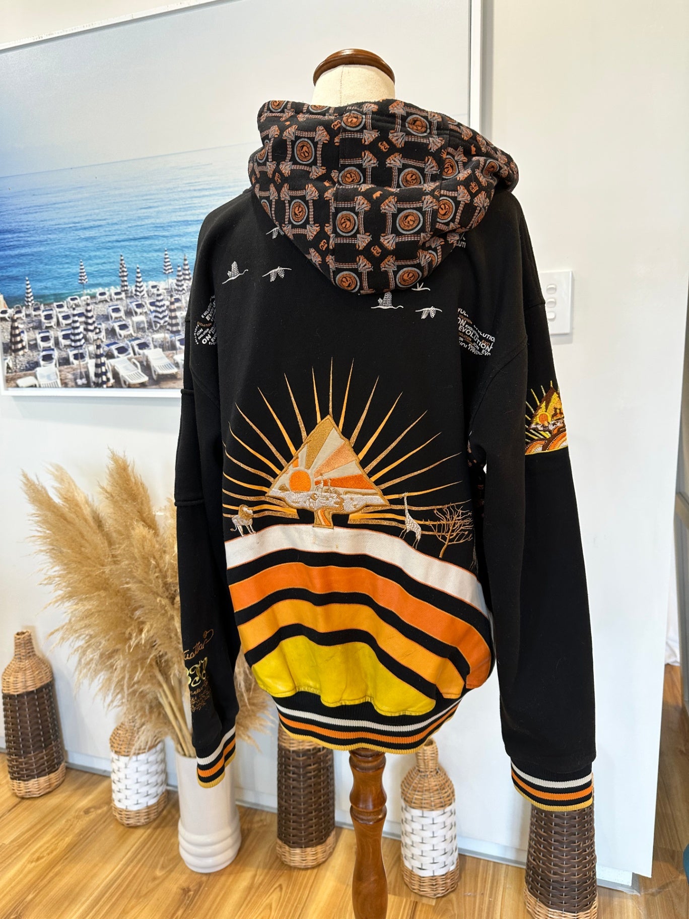 Vintage Y2K Jumper Medium - African Theme w Embroidered Aspects [Pilling evident]