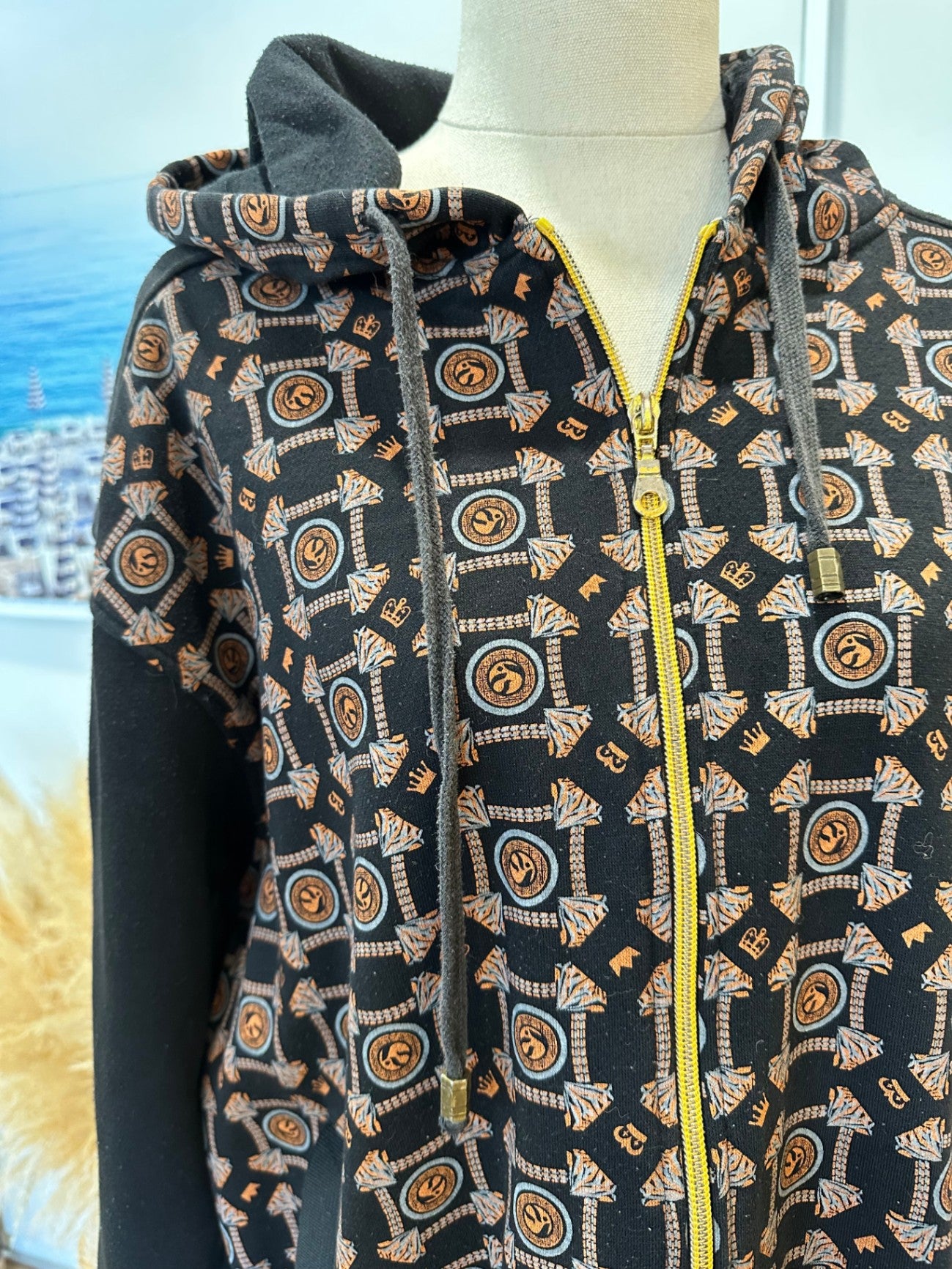 Vintage Y2K Jumper Medium - African Theme w Embroidered Aspects [Pilling evident]