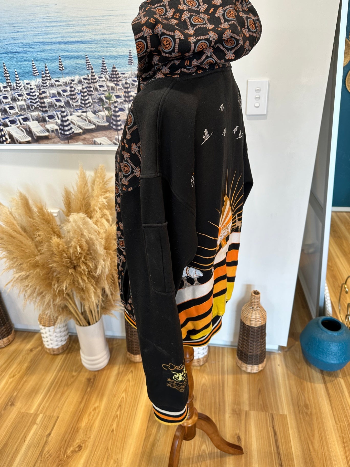 Vintage Y2K Jumper Medium - African Theme w Embroidered Aspects [Pilling evident]