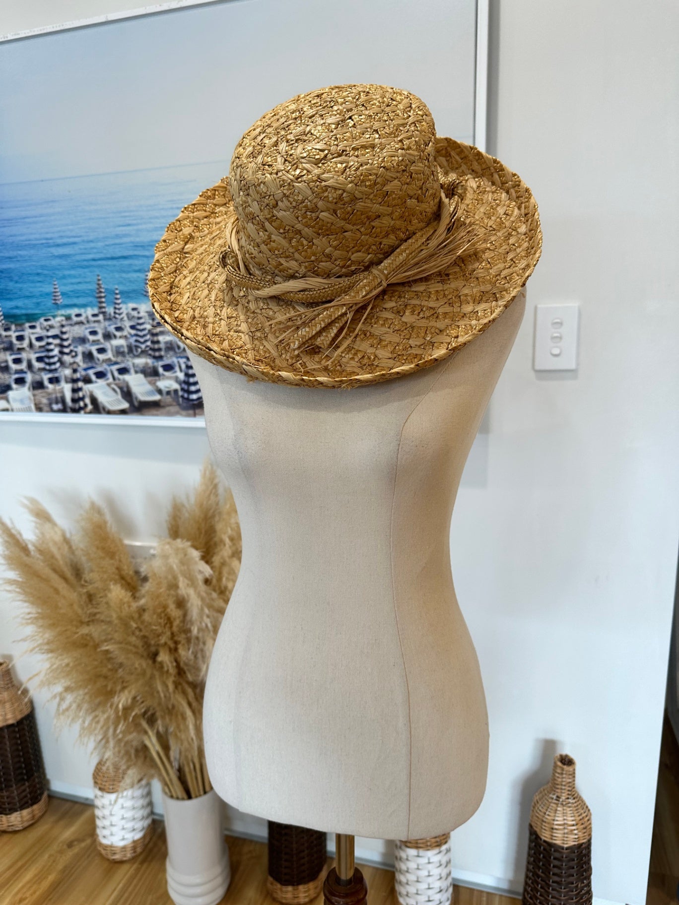 [SALE] Sun Hat - Straw style w dramatic straw bow