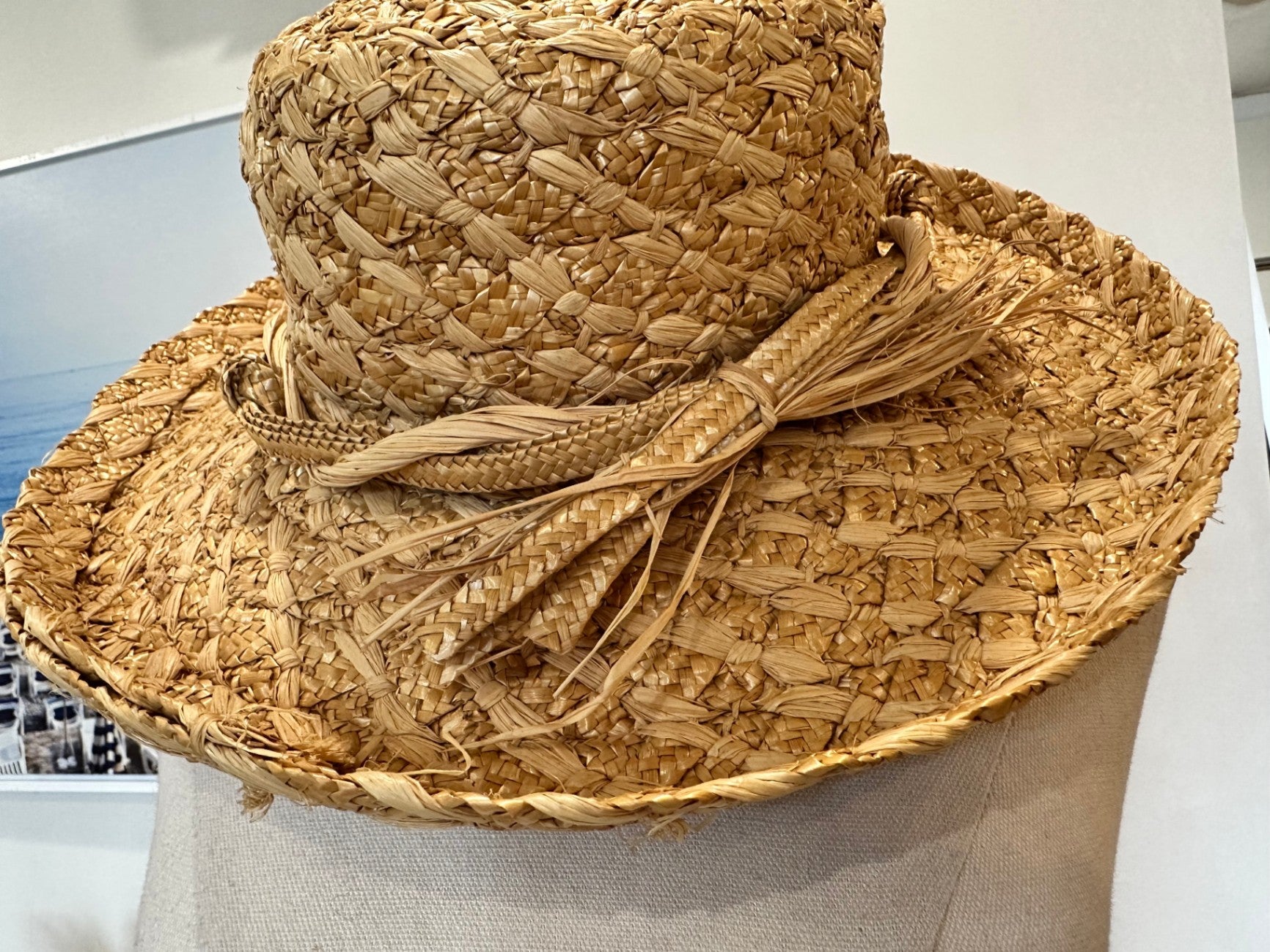 [SALE] Sun Hat - Straw style w dramatic straw bow