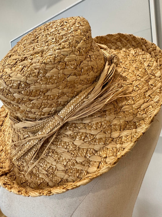 [SALE] Sun Hat - Straw style w dramatic straw bow