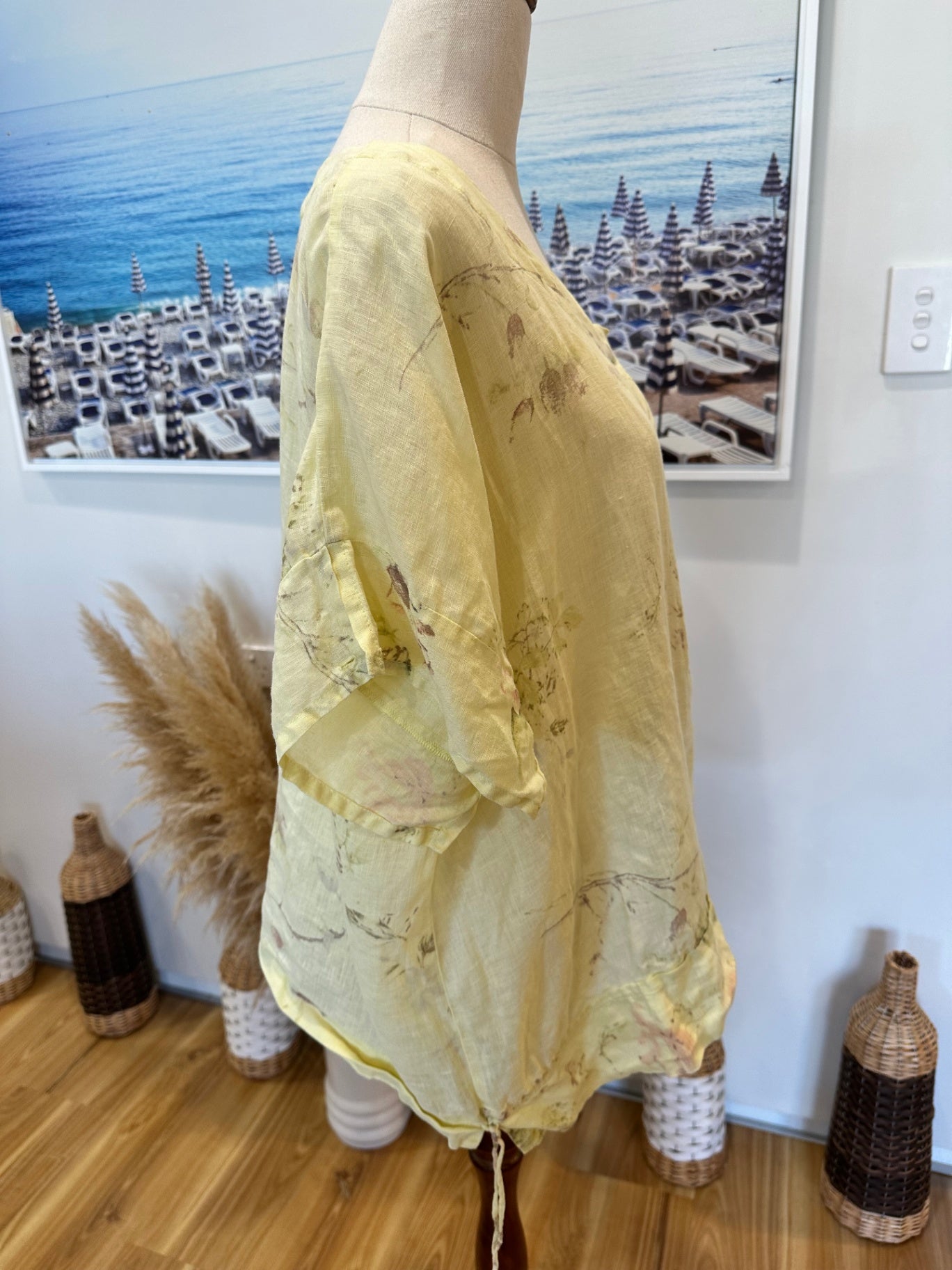 Blouse - Size Large - Light yellow with floral patterns - 100% Linen