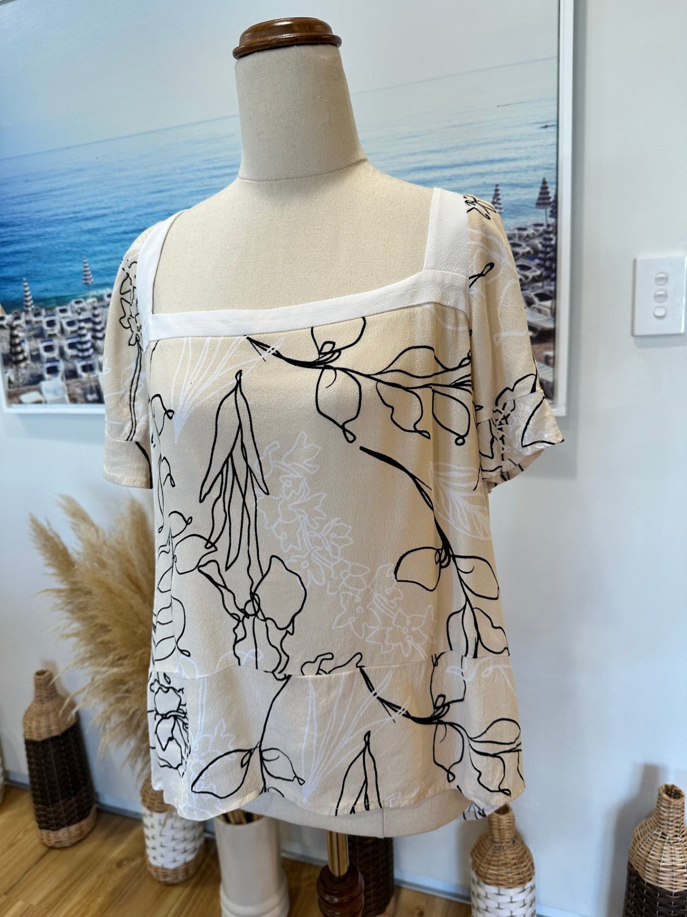 Guess - Blouse - Large - Cream with Floral print