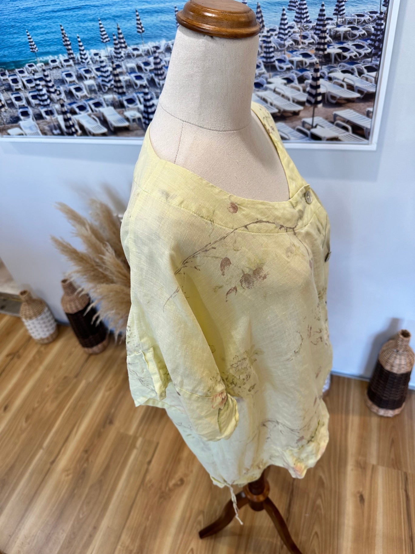 Blouse - Size Large - Light yellow with floral patterns - 100% Linen
