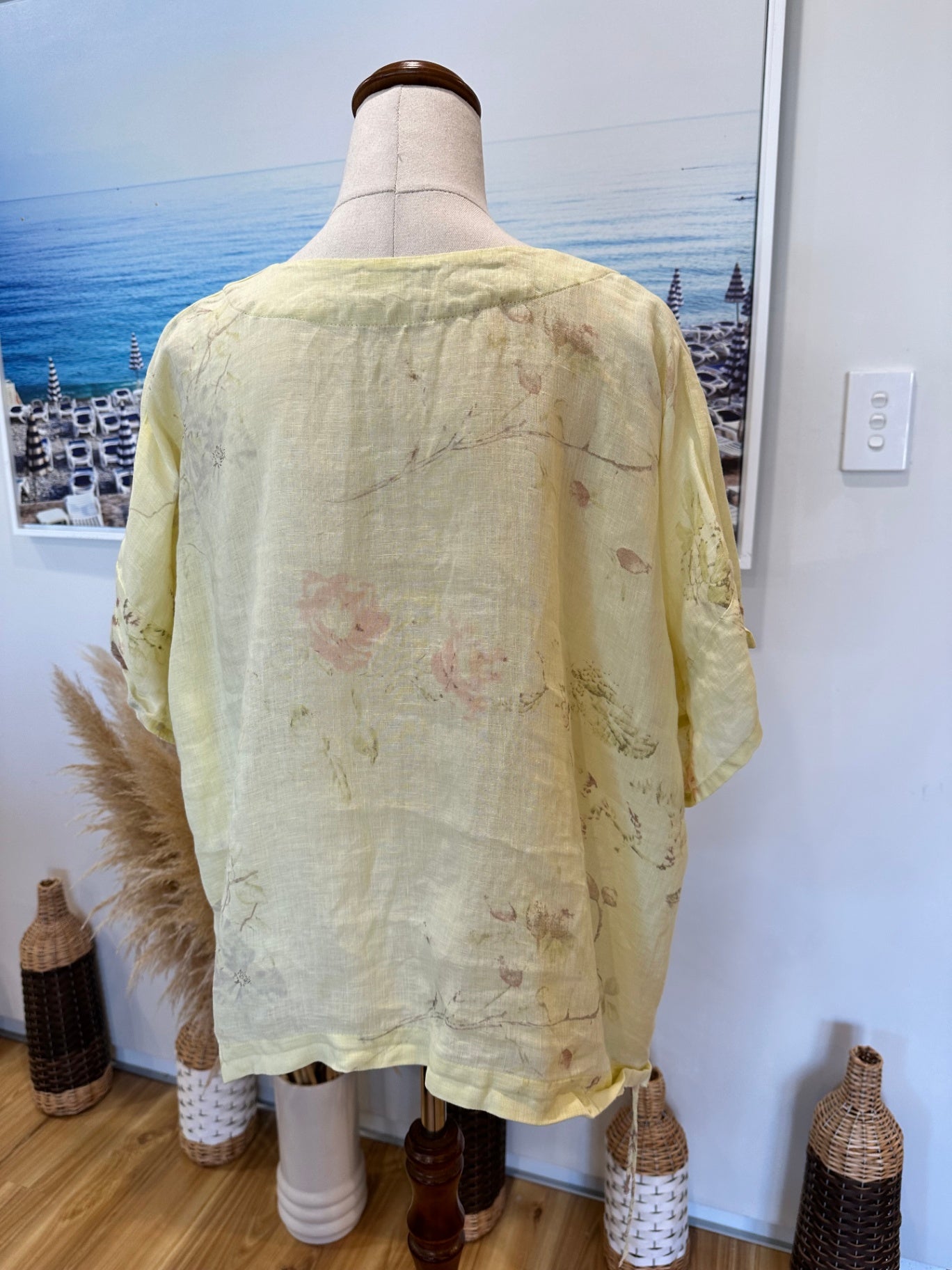 Blouse - Size Large - Light yellow with floral patterns - 100% Linen