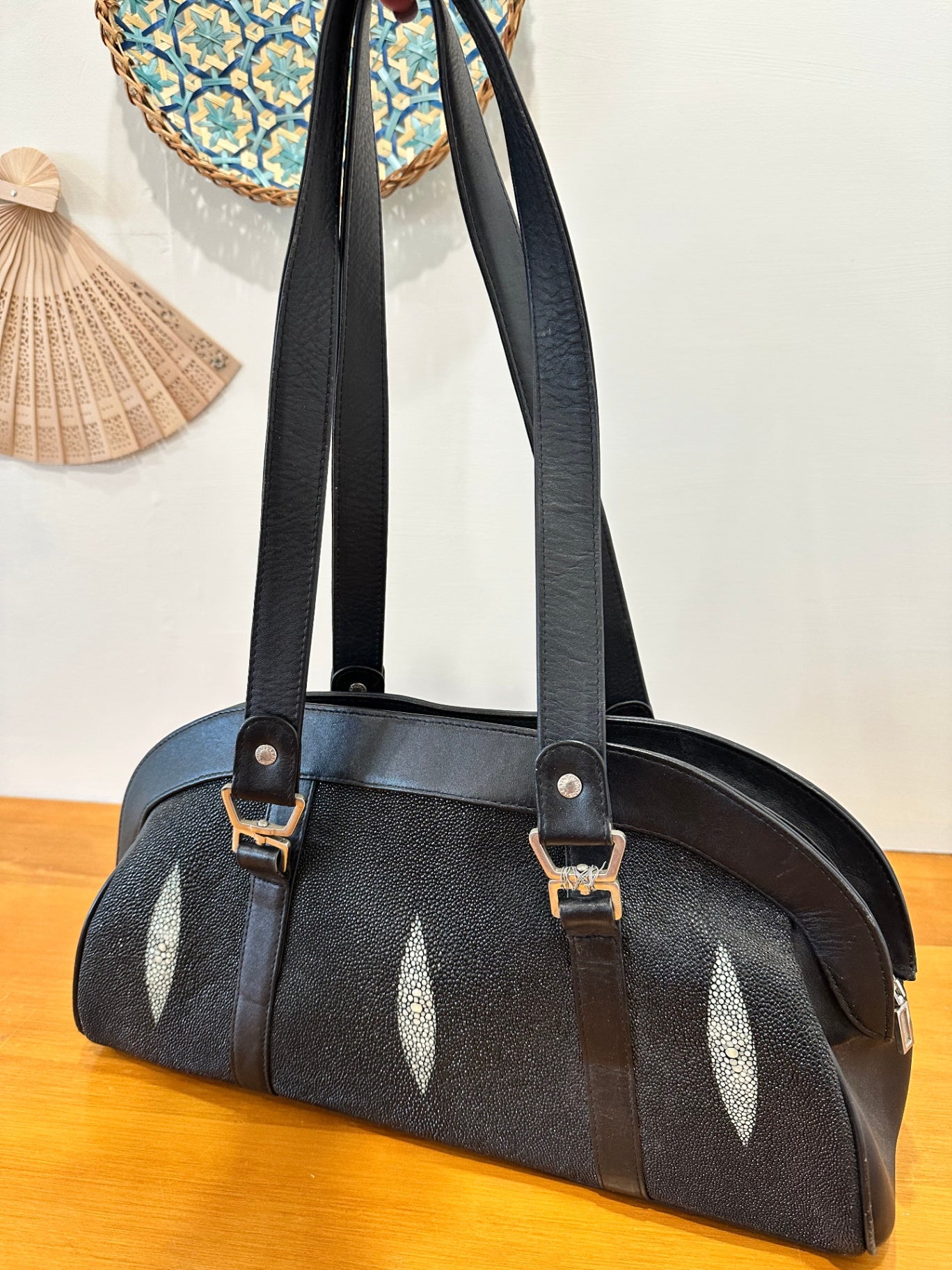 [SALE] Leather Handbag - Black  w Snake Eyes feature - Note flaw on strap