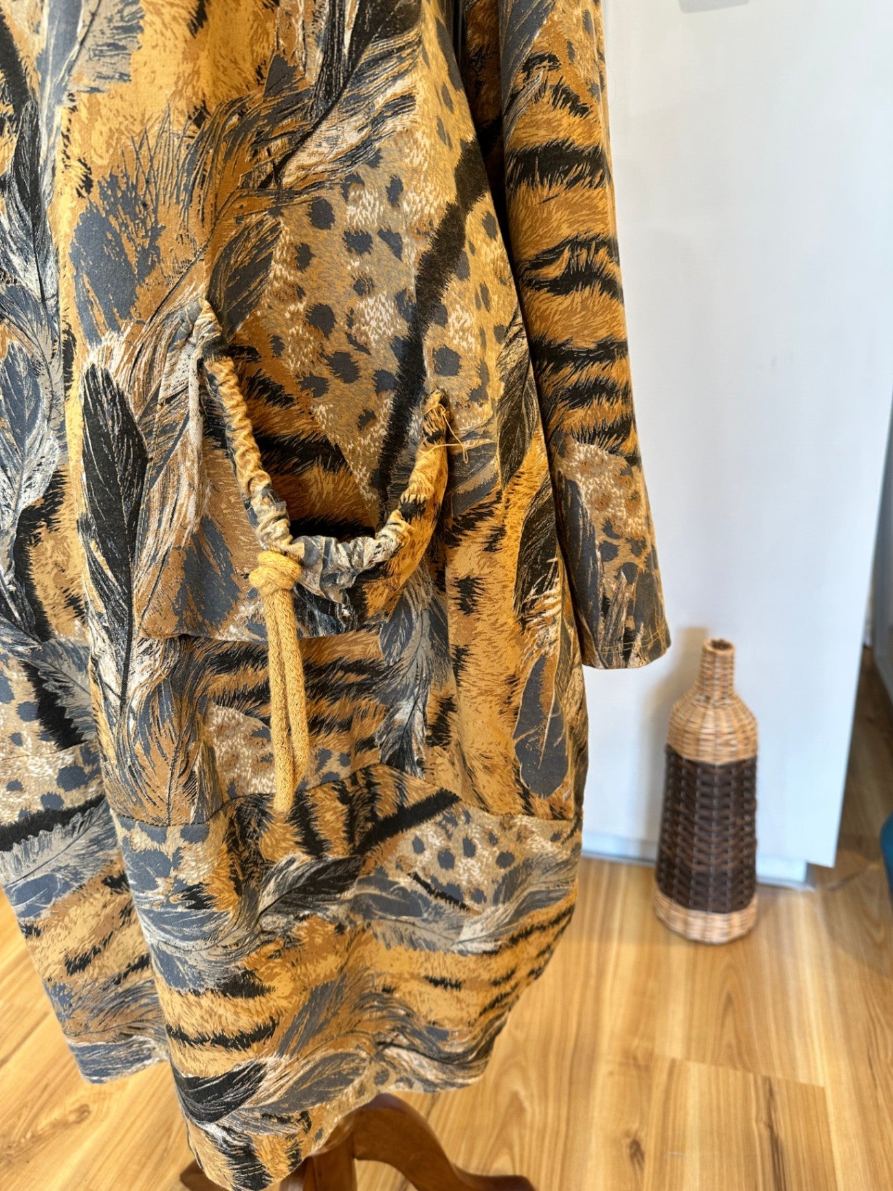 [SALE] Italian Affair - Dress - Small / Medium - Tan brown with feather print