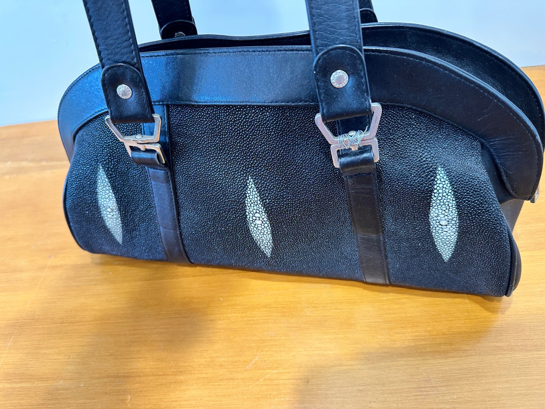 [SALE] Leather Handbag - Black  w Snake Eyes feature - Note flaw on strap