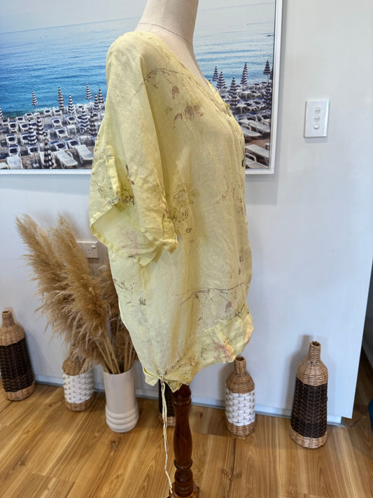 Blouse - Size Large - Light yellow with floral patterns - 100% Linen