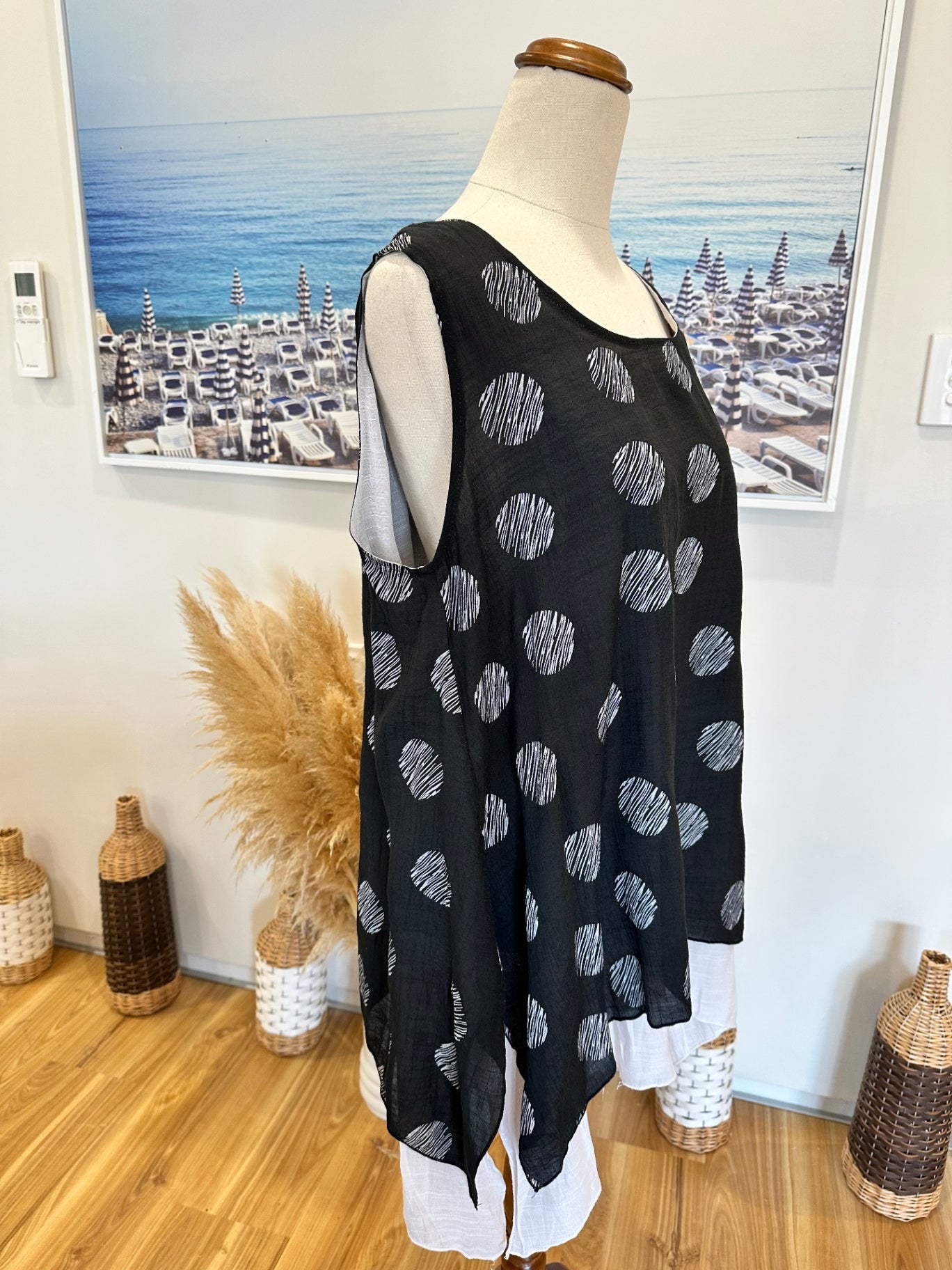 [SALE] La Mode Plus - Singlet Top - Size 12 - Black and white